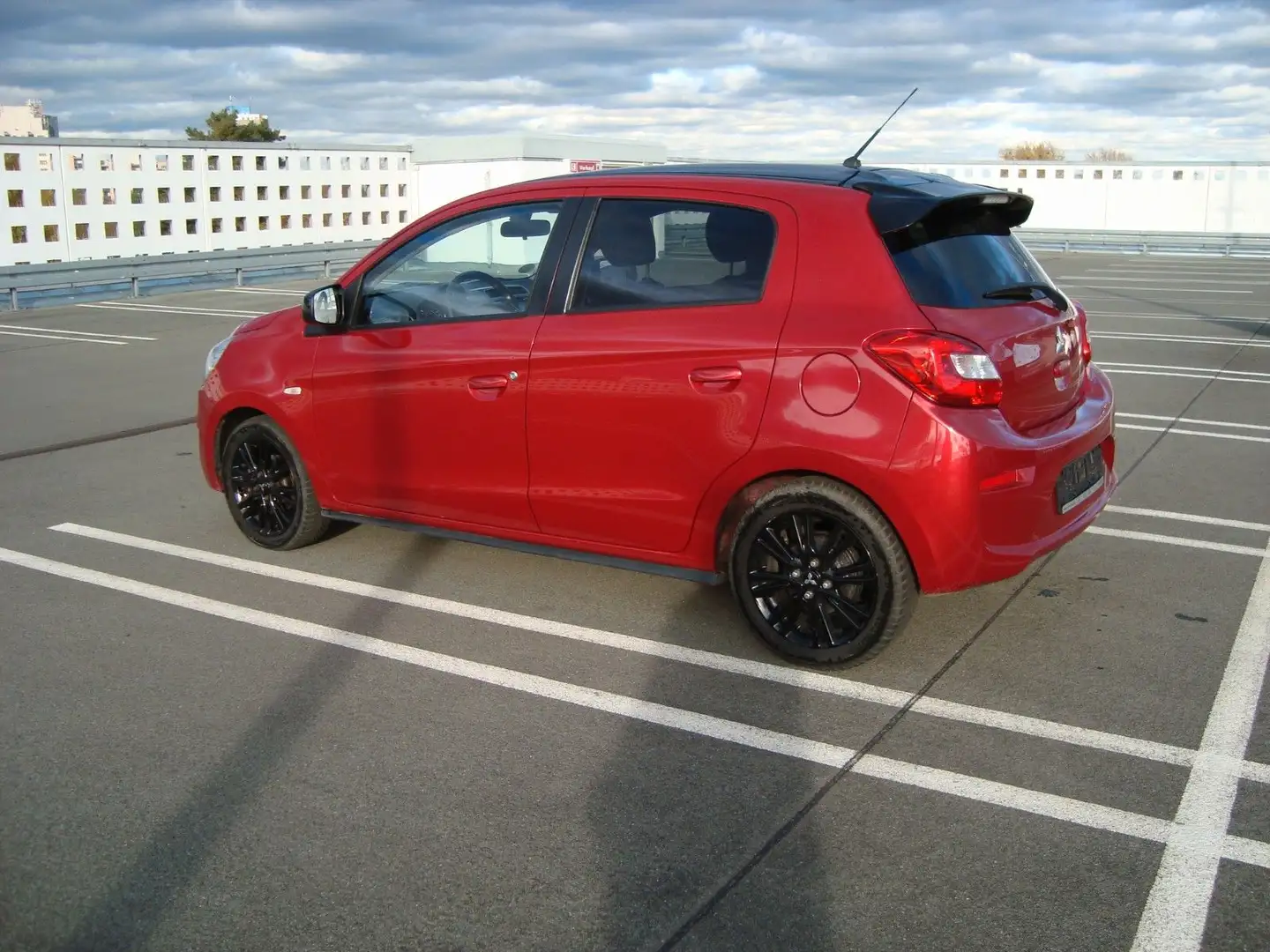 Mitsubishi Space Star Edition 100+1,2 Automatik,Klima,Navi Schwarz - 2