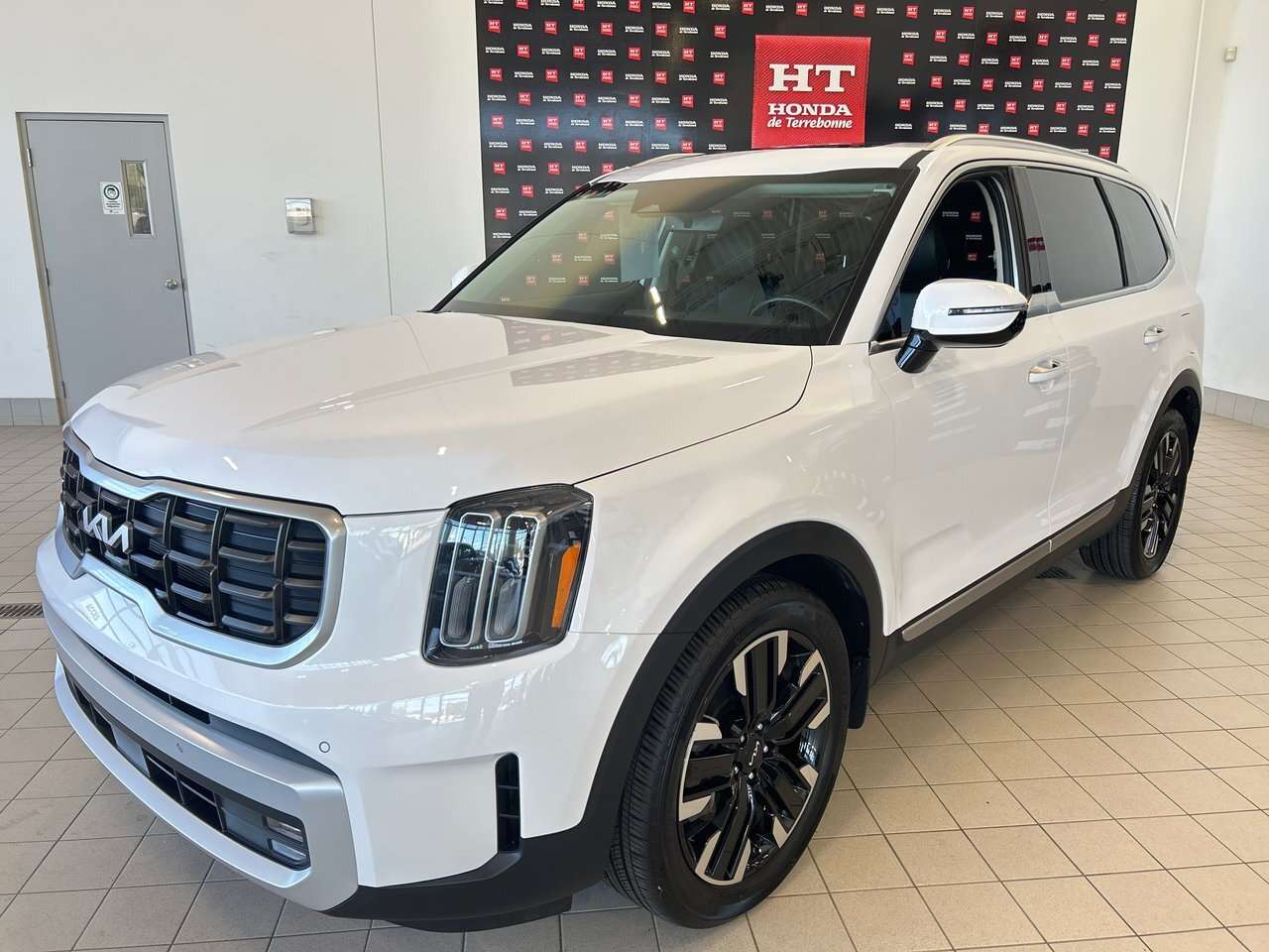 2025 Kia Telluride SX VUS 8 places AWD : Prêt pour l'aventure.