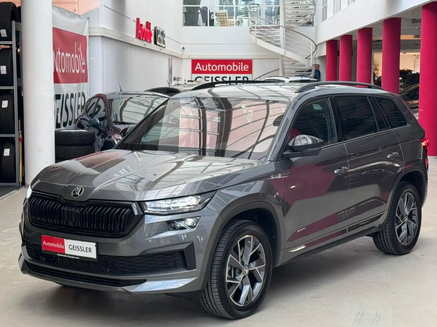 Skoda Kodiaq Sportline 4x4 AHK+Kamera+17tkm Серый - 1