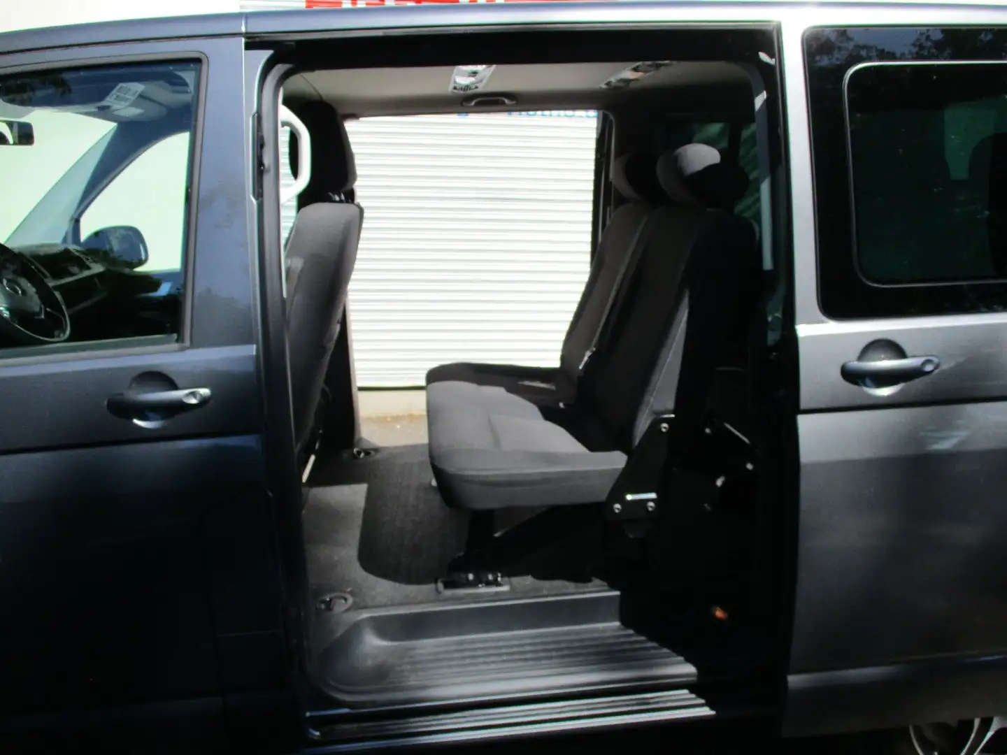 Volkswagen T6 Caravelle 2.0TDi  DSG + Doppelschiebe  +Navi Gri - 2