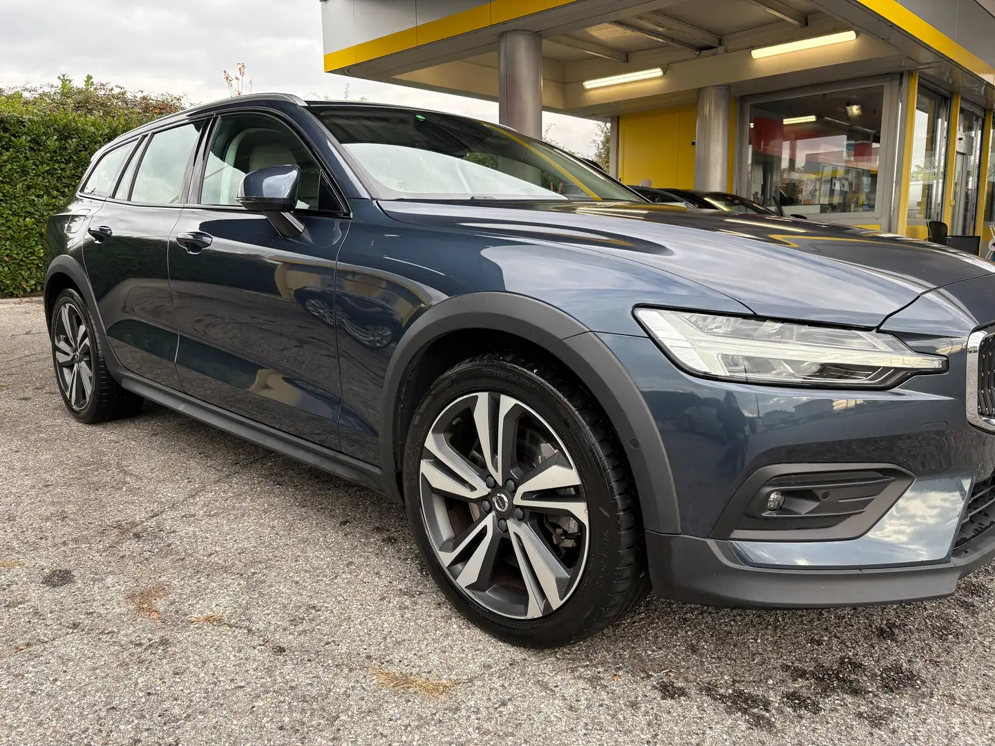 Volvo V60 Cross Country V60 II 2019 Cross Country 2.0 d4 Business Plus awd Albastru - 2