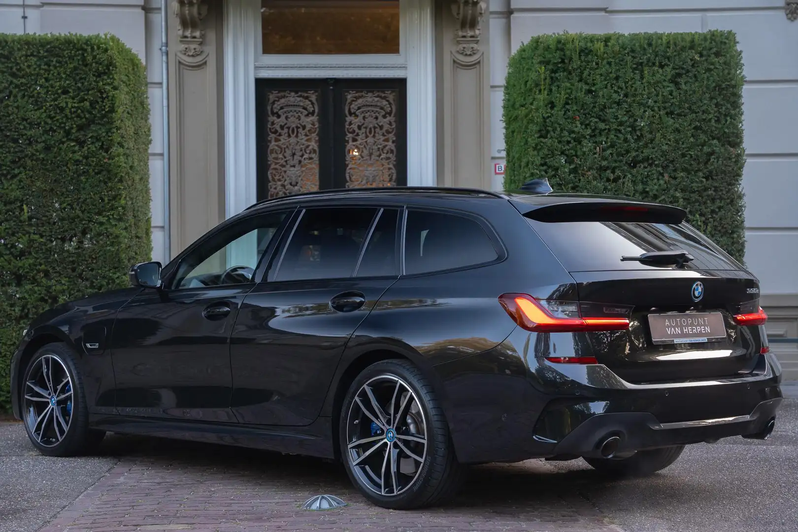 BMW 330 3-serie Touring 330e M-Sport TREKHAAK | LASER | HU Noir - 2