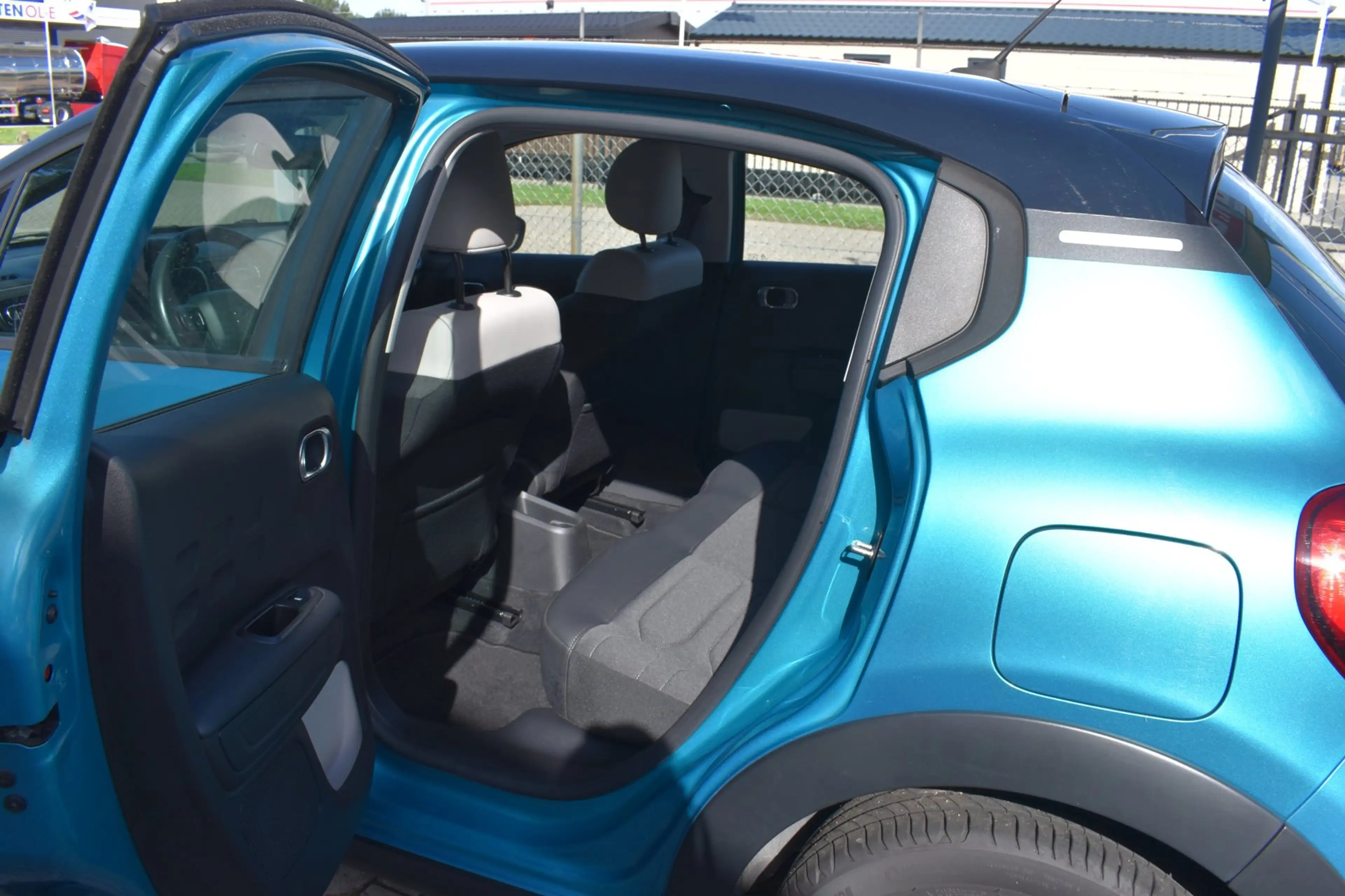 Citroen C3 1.2 PureTech Shine Business — photo 10