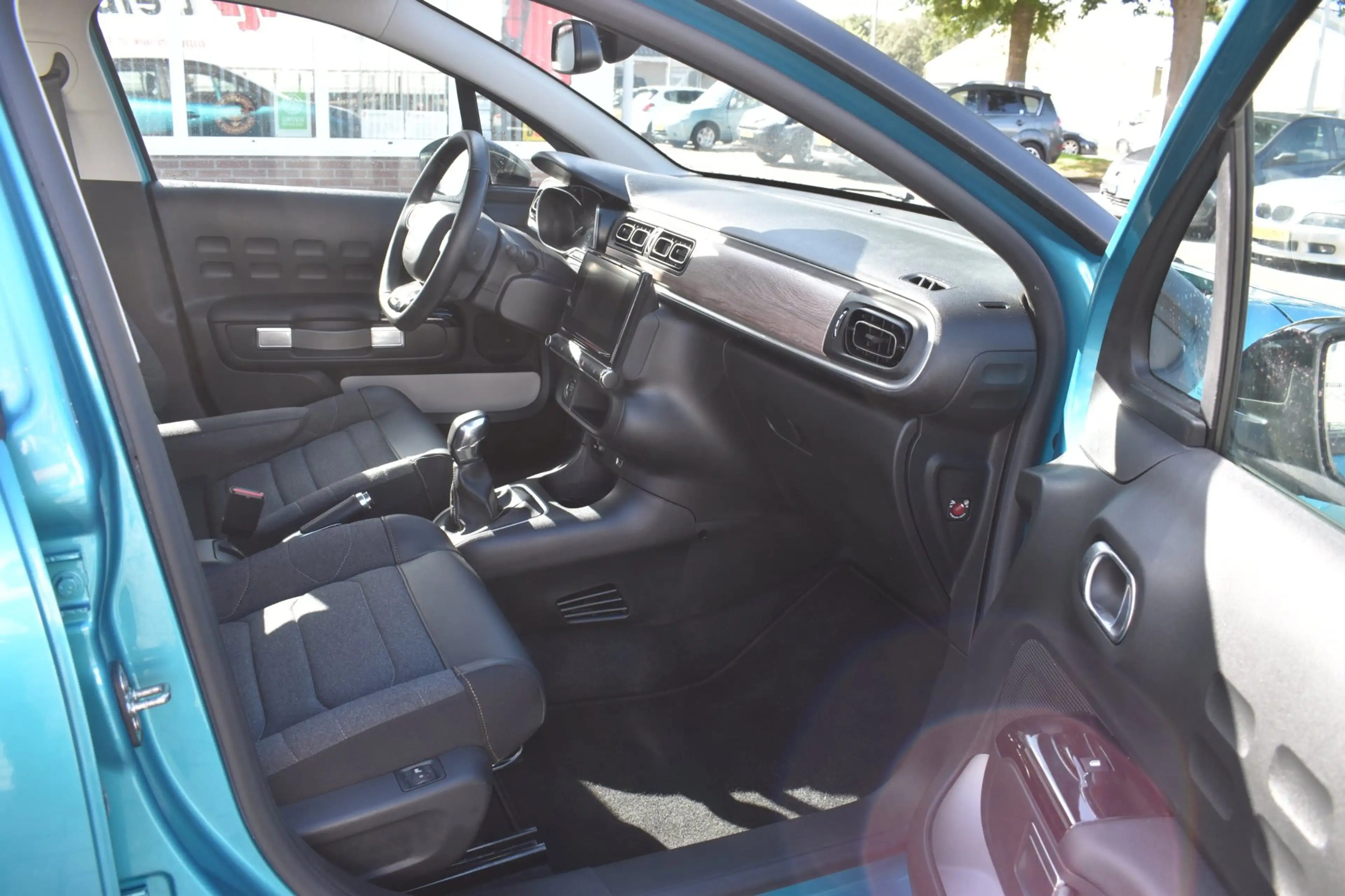 Citroen C3 1.2 PureTech Shine Business — photo 6