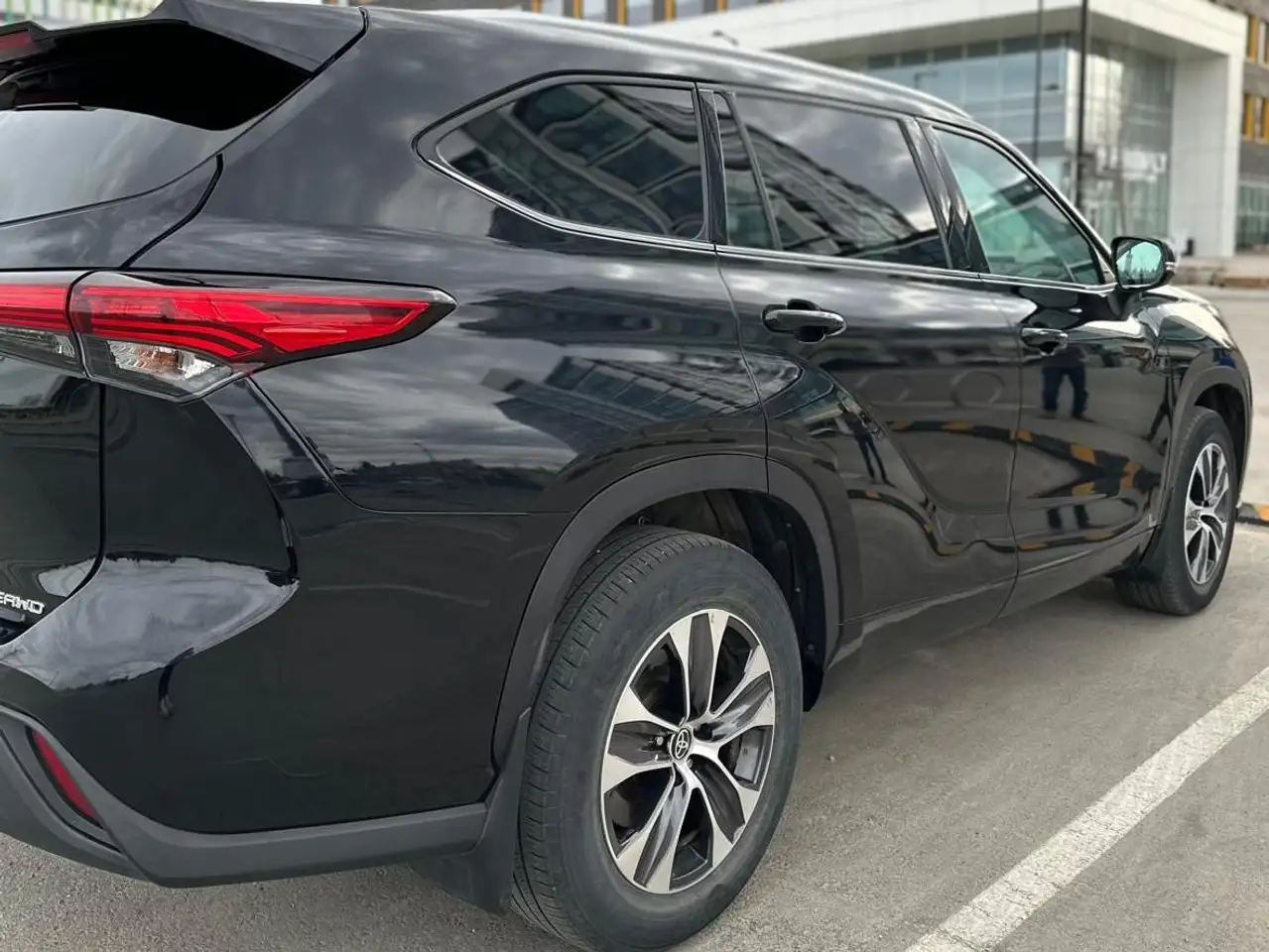 Toyota Highlander снимка Toyota Highlander