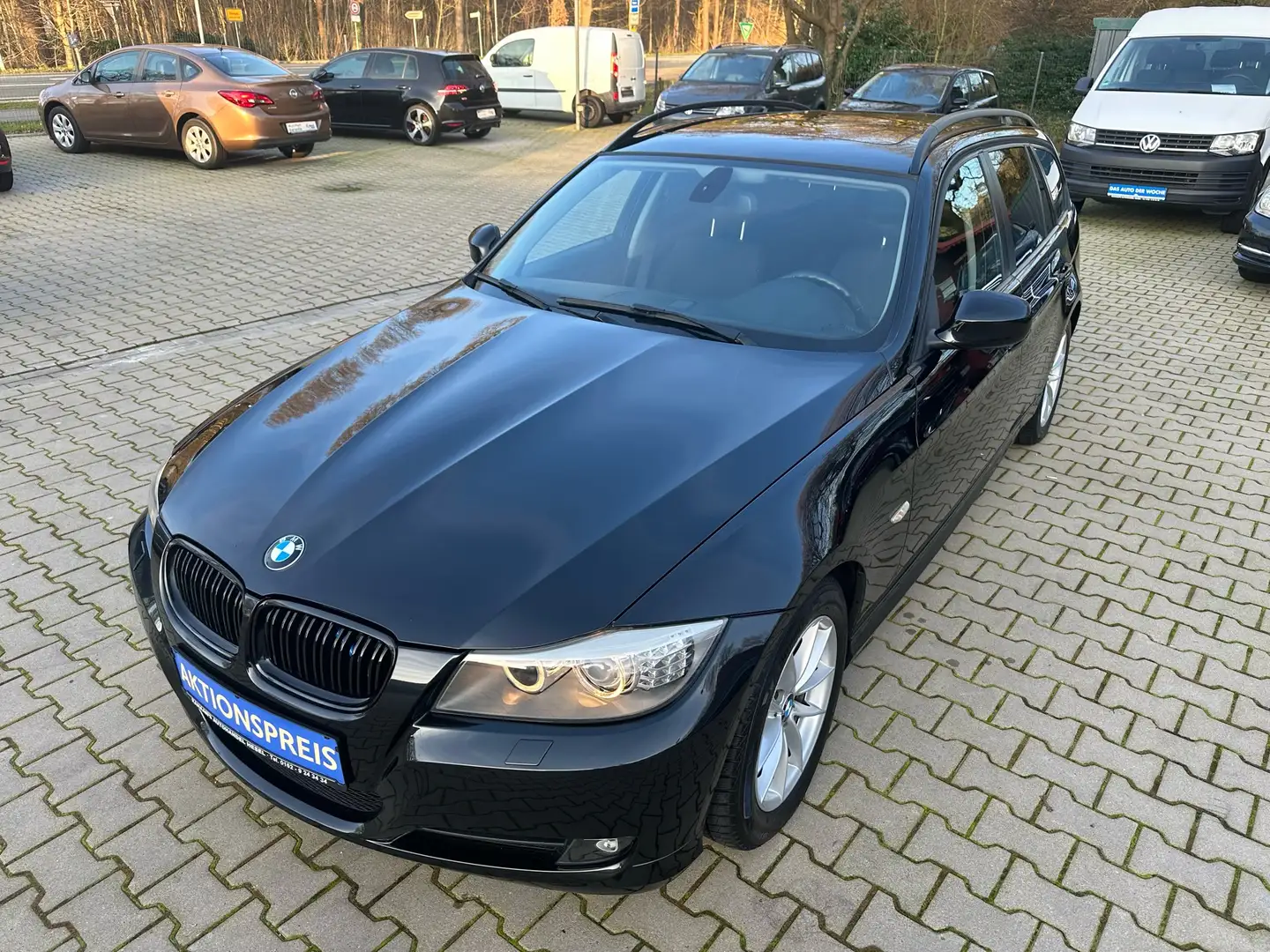 BMW 520 520d Touring Aut. Luxury Line** TÜV JAN.2026 ** Zwart - 1