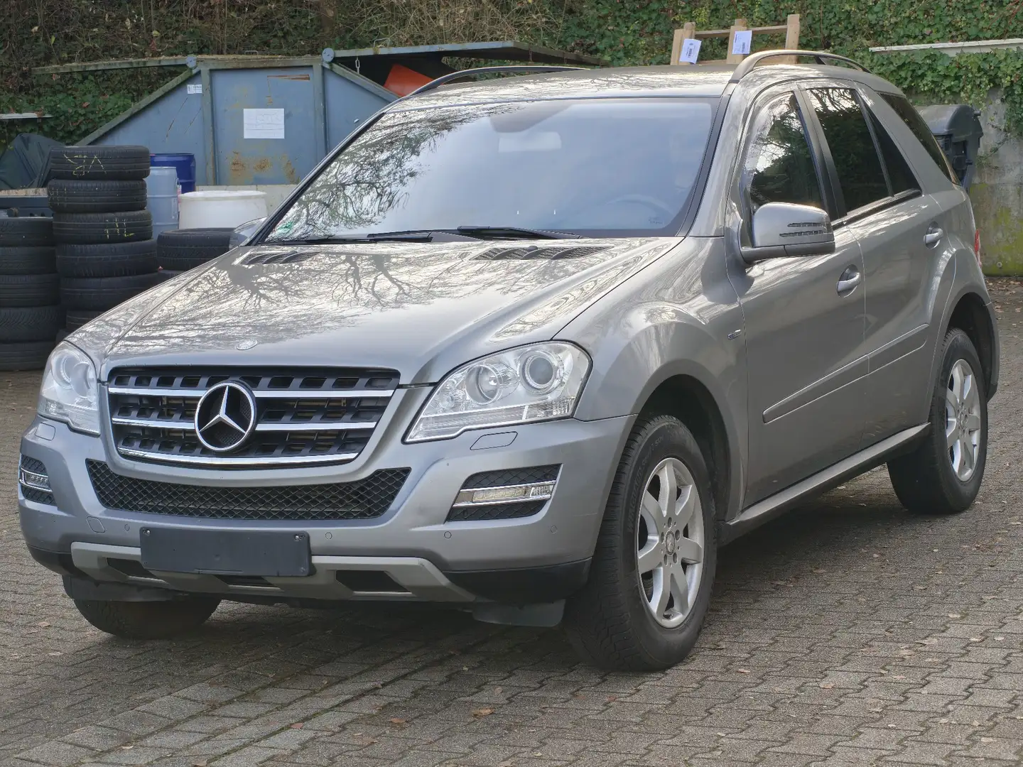 Mercedes-Benz ML 300 M-Klasse Diesel CDI 4Matic 7G-TRONIC DPF *AHK* Grau - 1