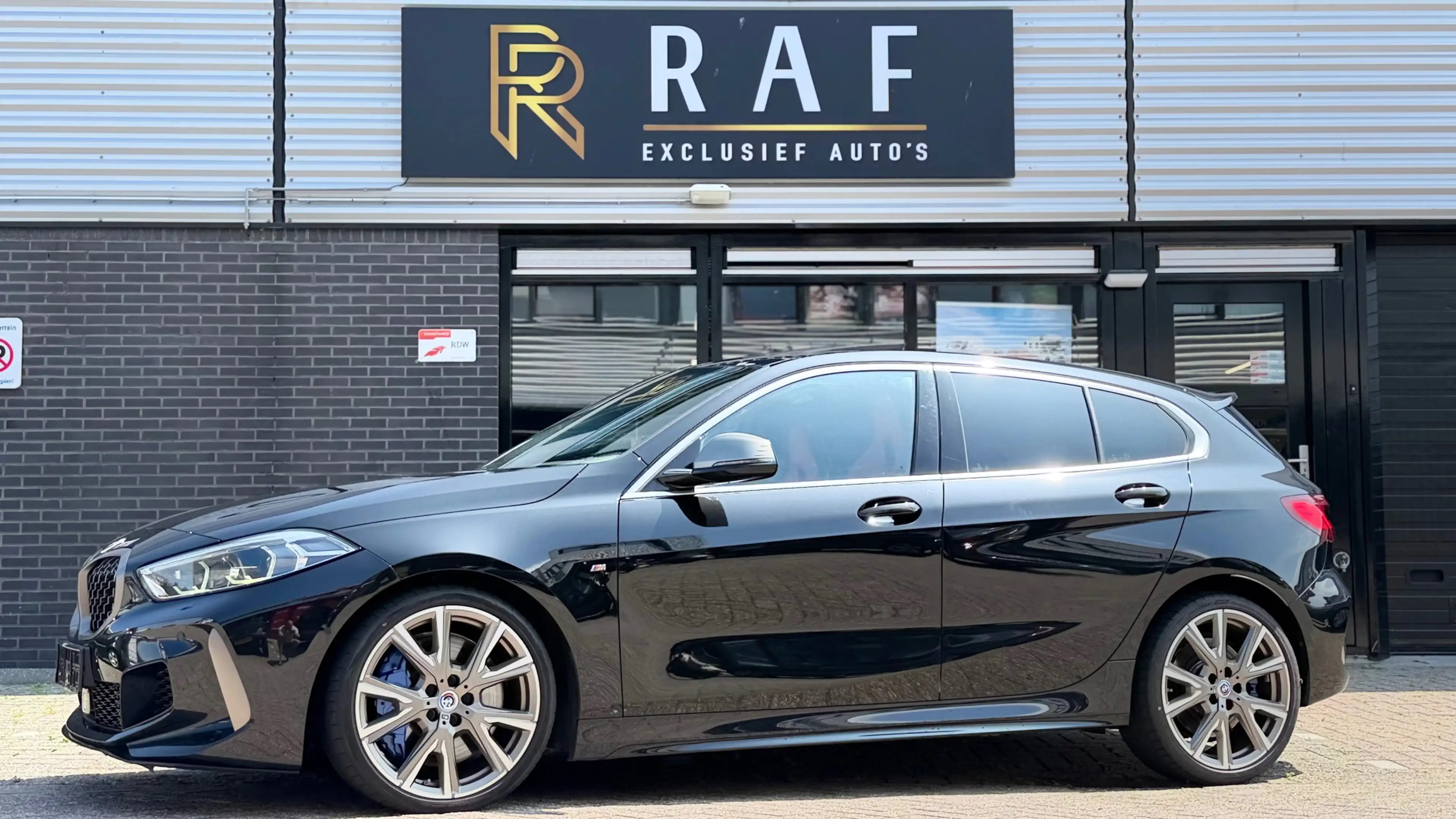 BMW 135 1-serie M135i xDrive High Executive