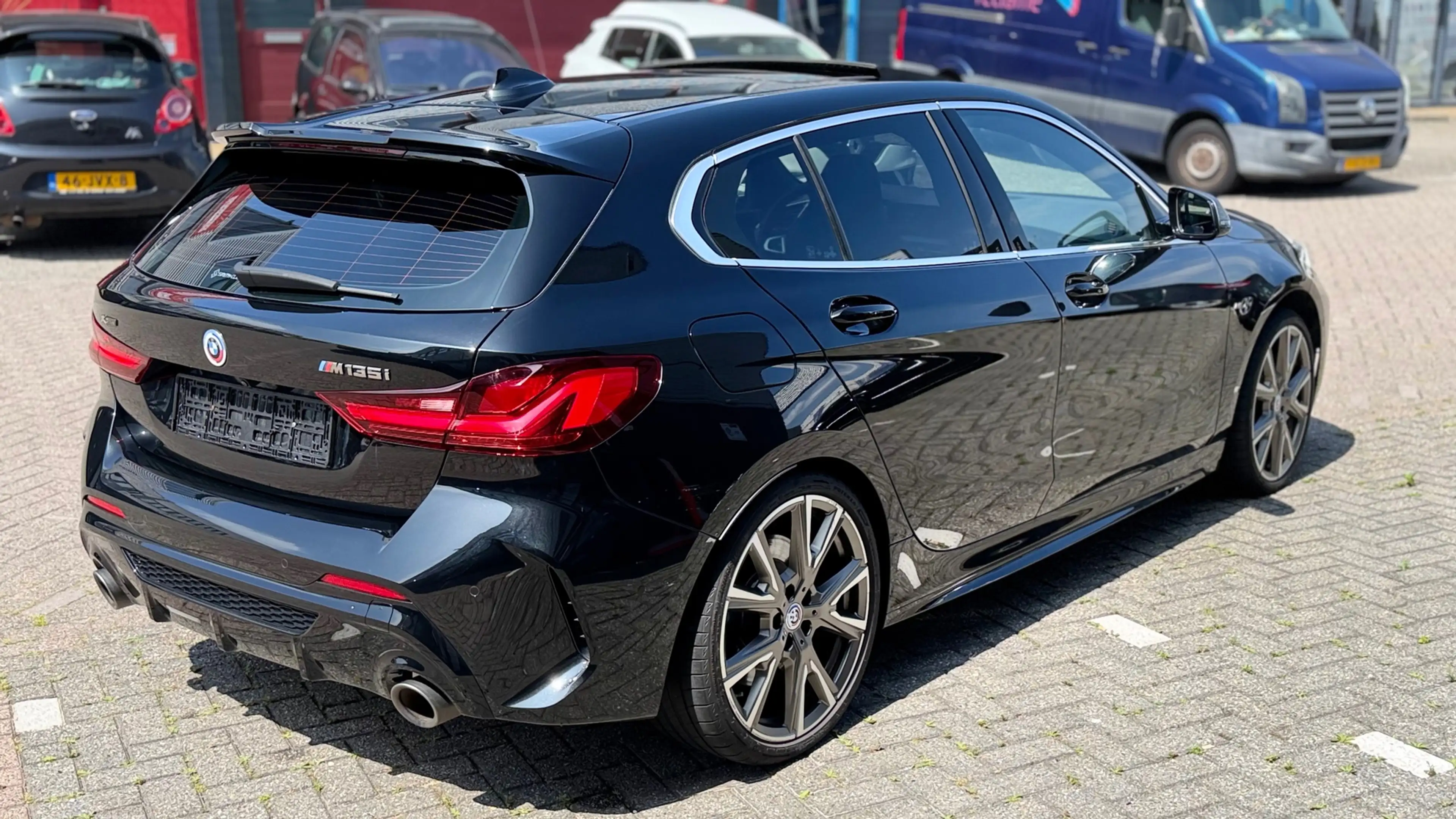 BMW 135 1-serie M135i xDrive High Executive — photo 3
