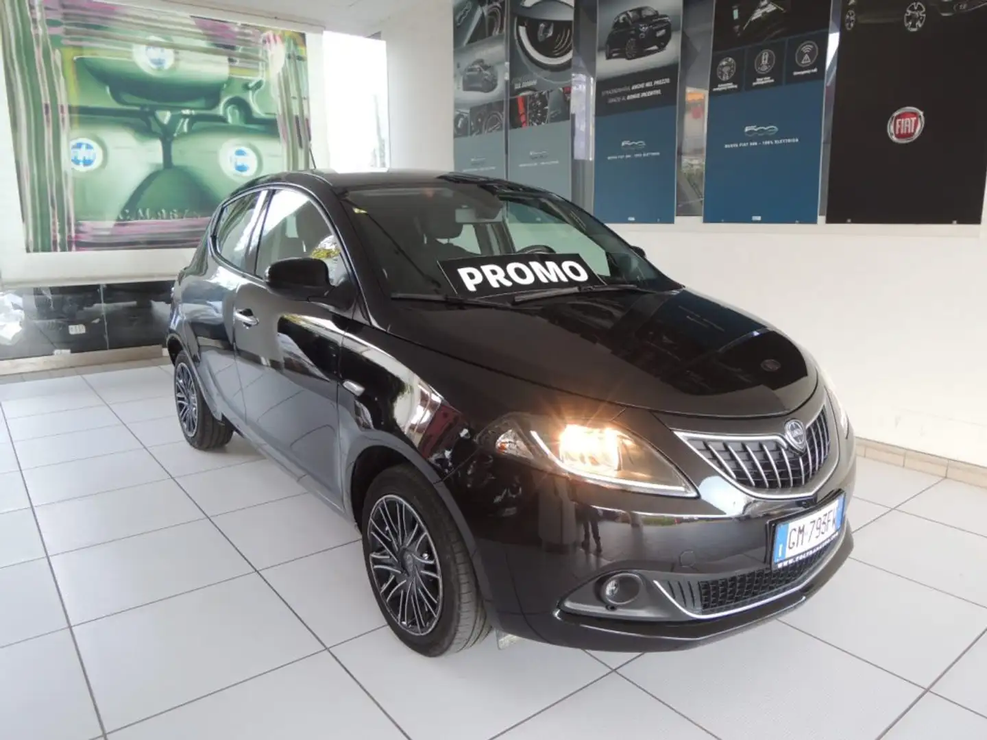 Lancia Ypsilon 1.0 FireFly 5 porte S&S Hybrid Ecochic Gold Nero - 1