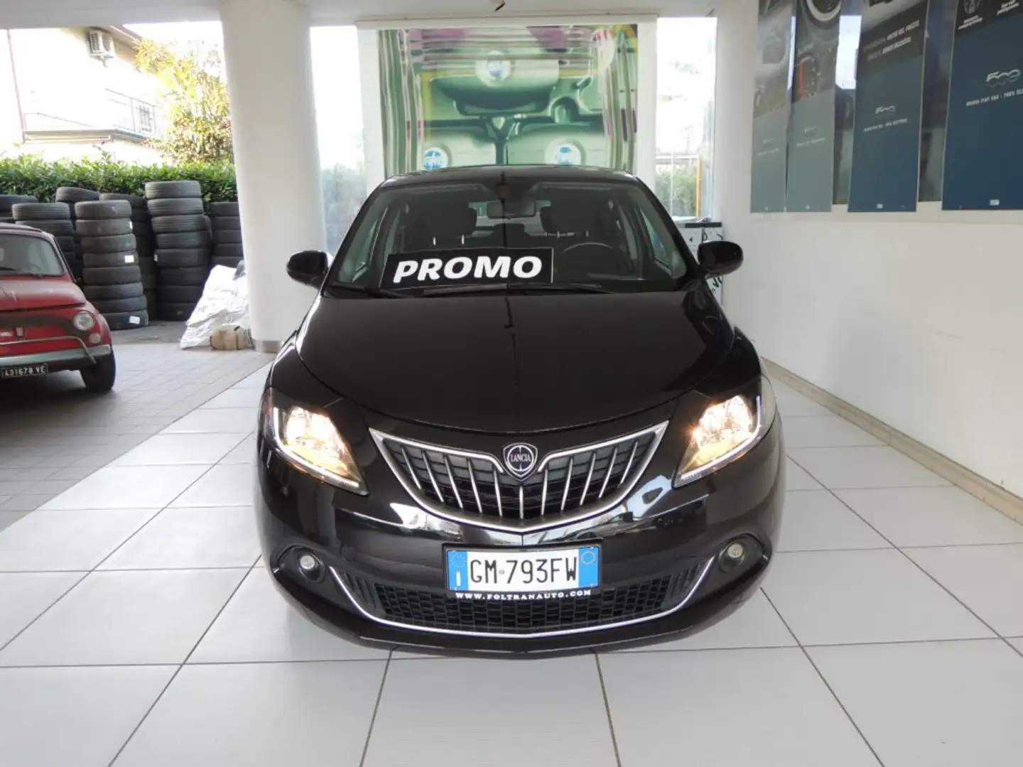 Lancia Ypsilon 1.0 FireFly 5 porte S&S Hybrid Ecochic Gold Nero - 2