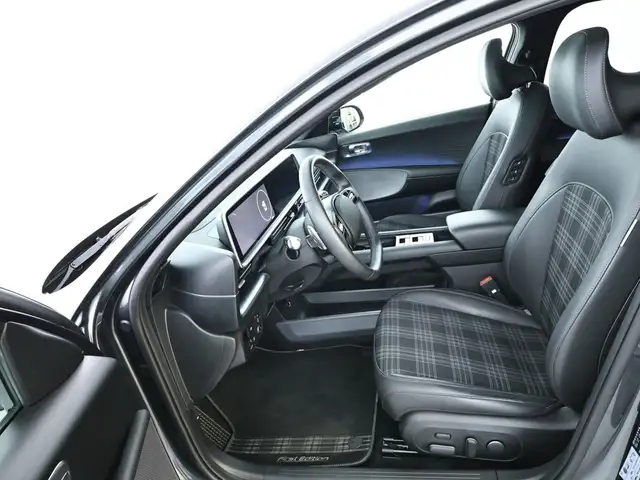 Hyundai IONIQ 6 view 8