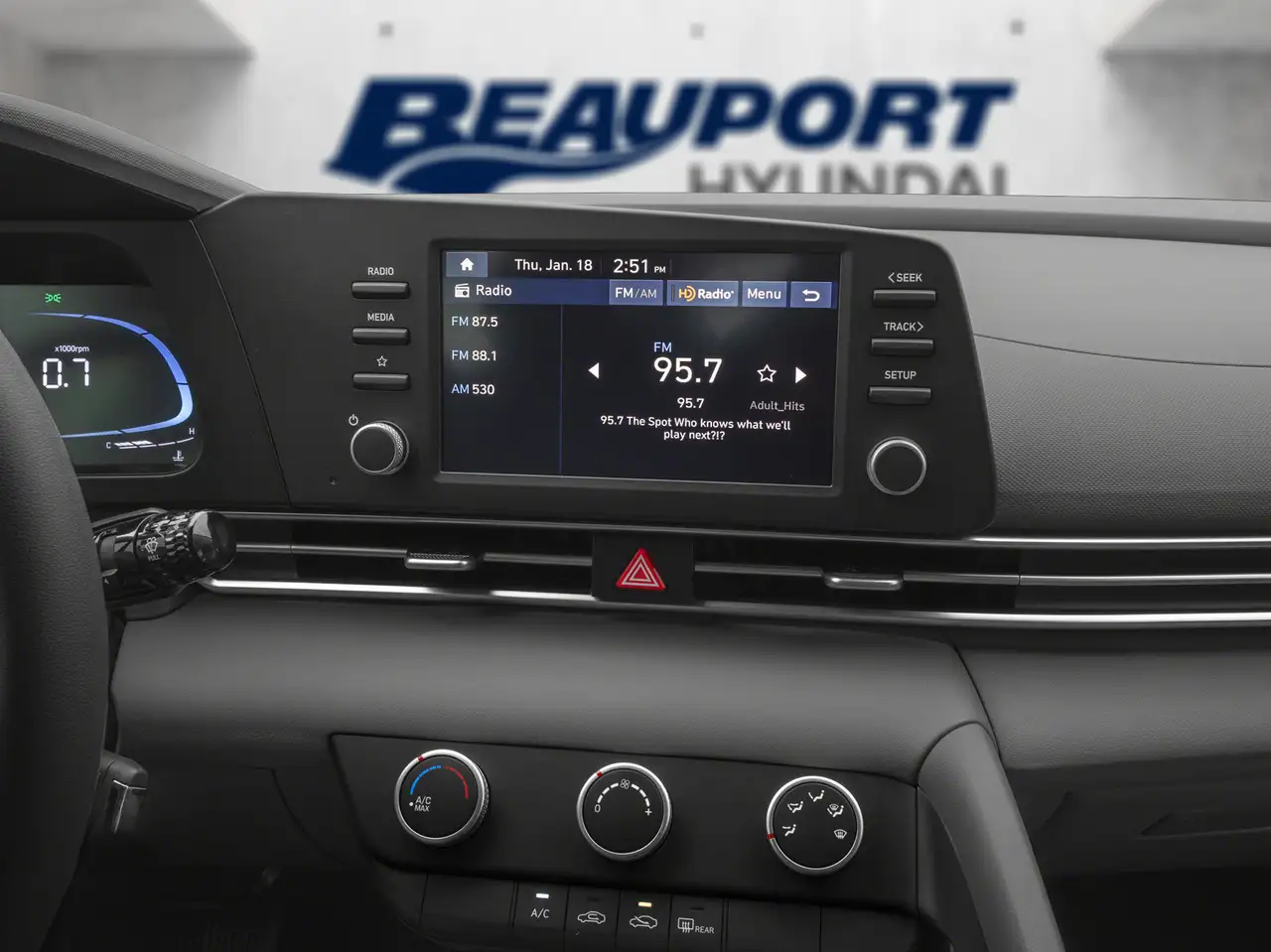 Hyundai ELANTRA photo Hyundai ELANTRA