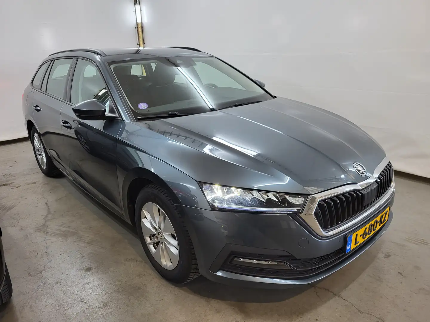 Skoda Octavia Combi 1.0 e-TSI Business Edition | Verwacht | Grijs - 2