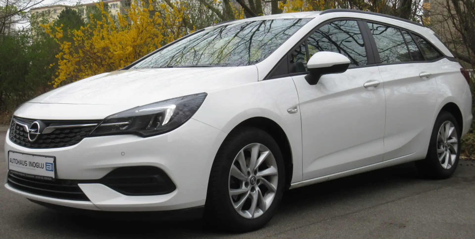 Opel Astra 1.4 Turbo*AT*LED*WinterPaket*PDC*MultiMedia White - 1