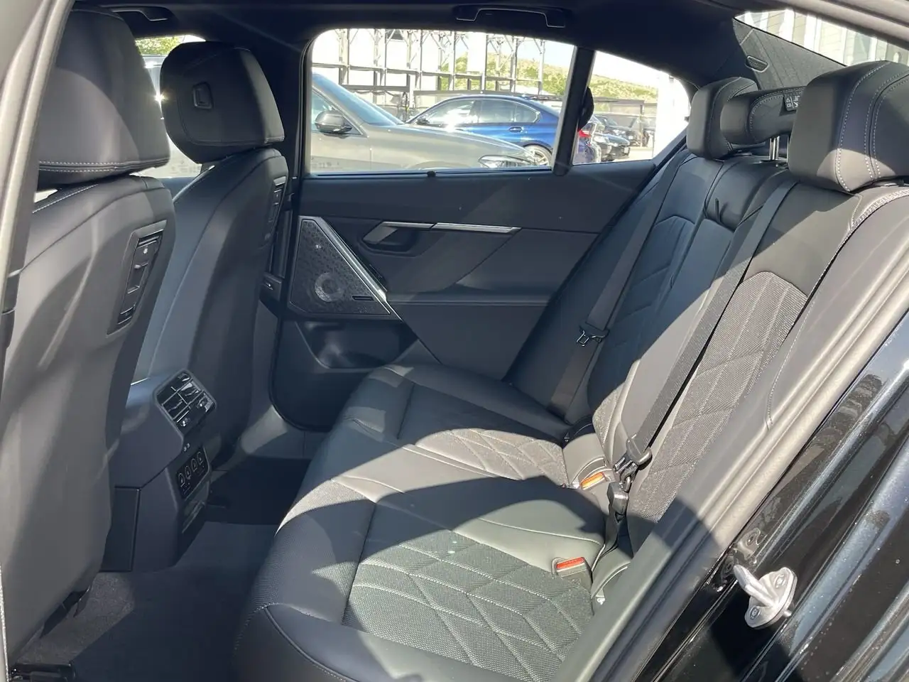 BMW i5 снимка BMW i5