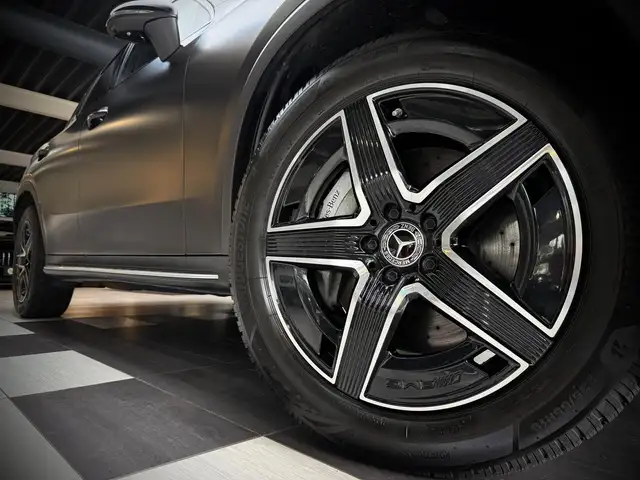 Mercedes-Benz GLC view 6