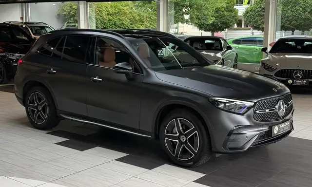 Mercedes-Benz GLC view 4