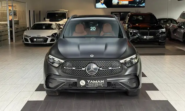 Mercedes-Benz GLC view 3