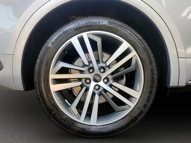 Audi Q5 view 14