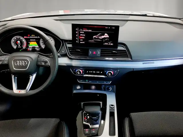 Audi Q5 view 11