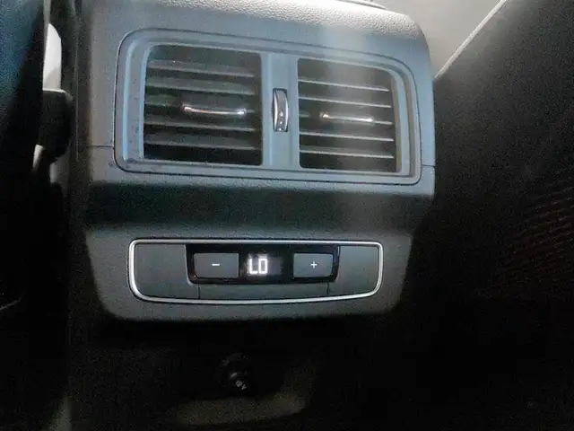 Audi Q5 view 12