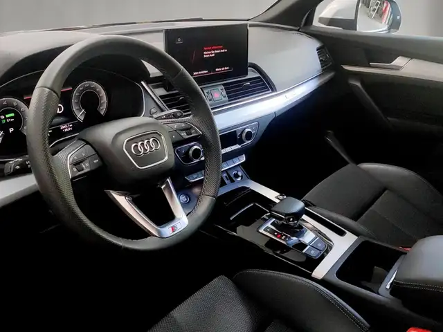 Audi Q5 view 6