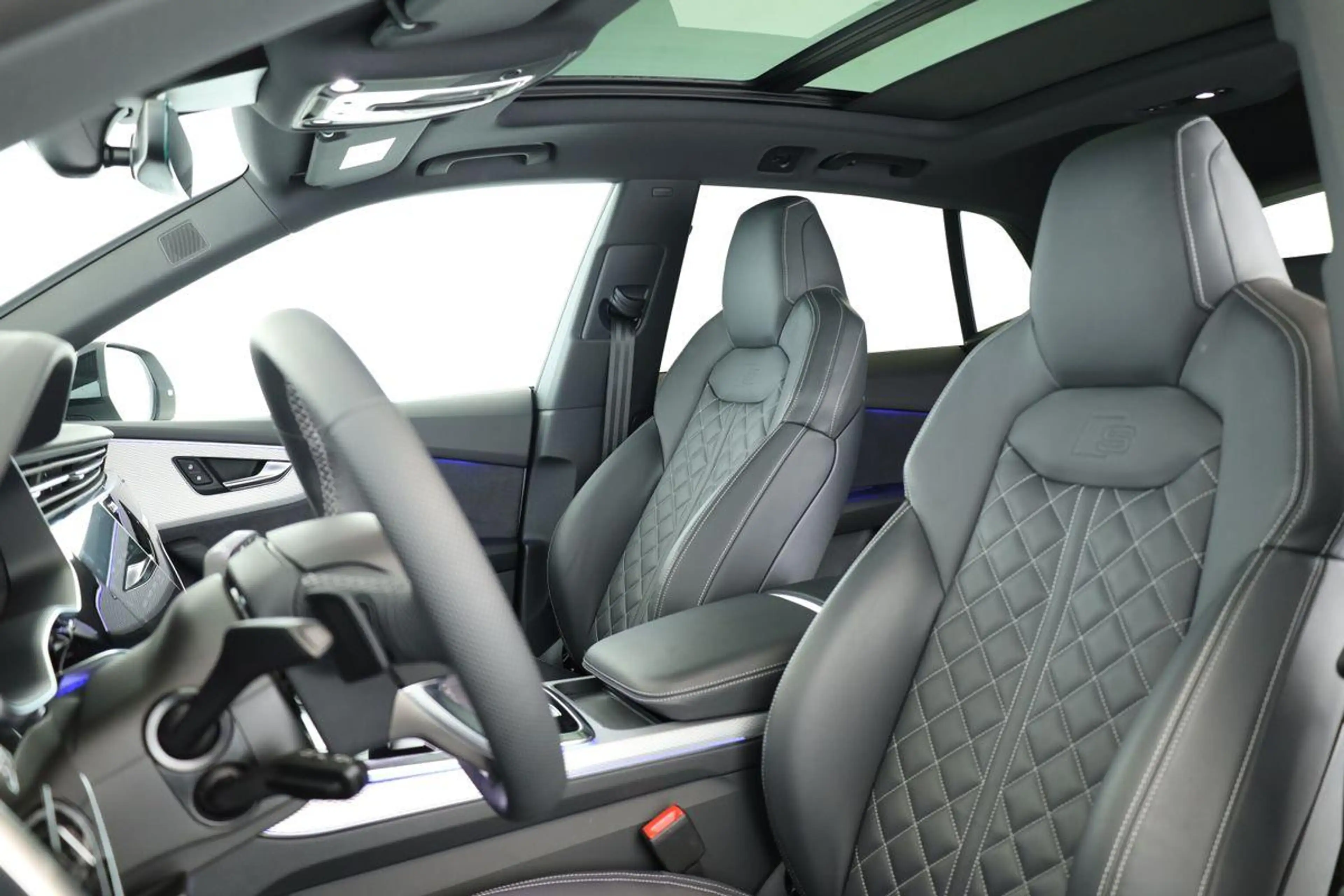 Audi SQ8 TFSI Facelift Leder Matrix Pano BangO ACC 23 — photo 14