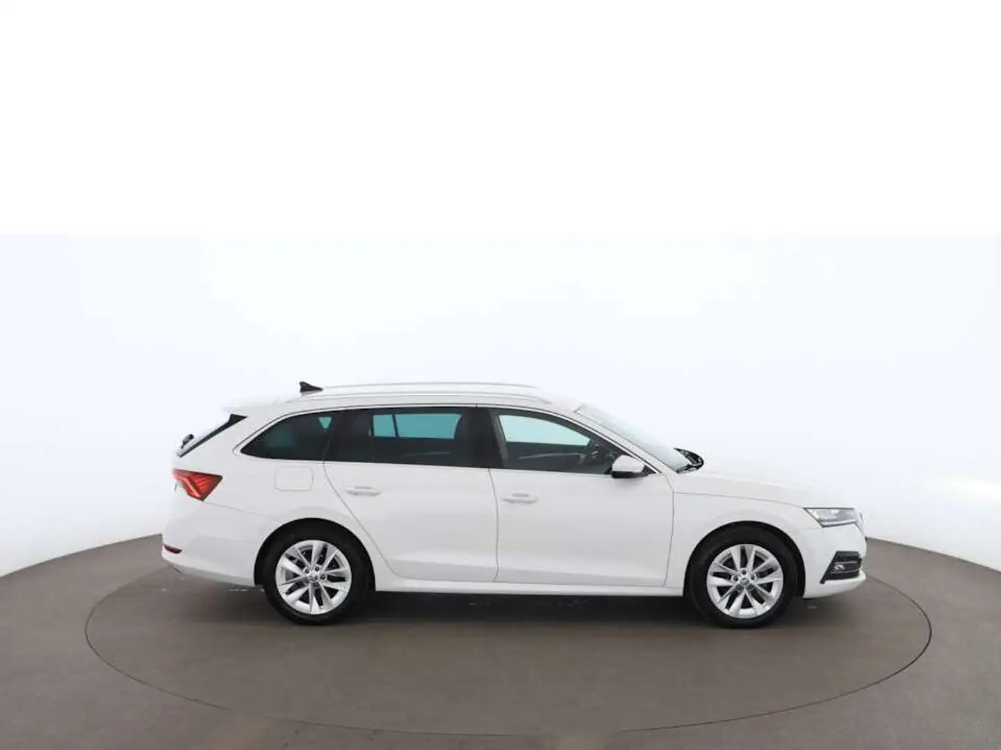 Skoda Octavia Combi 2.0 TDI First Aut LED STANDHZ RADAR Weiß - 2