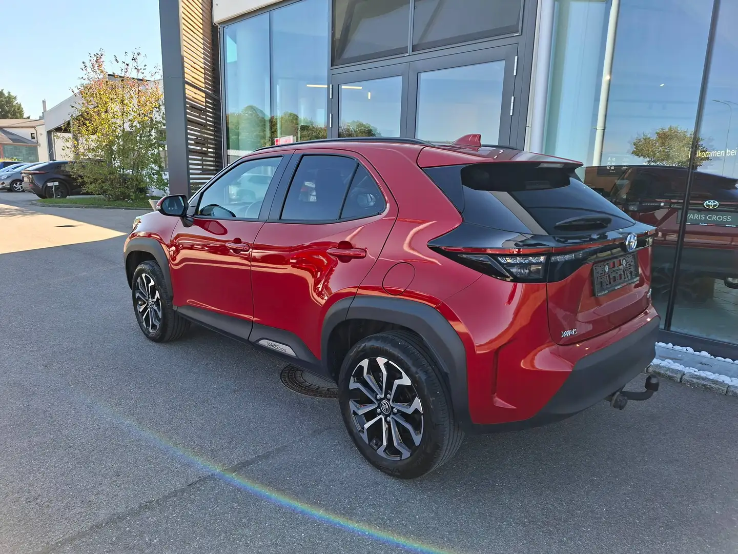 Toyota Yaris Cross 1,5 VVT-i Hybrid Active Drive Aut. Safety-Paket! Rot - 2
