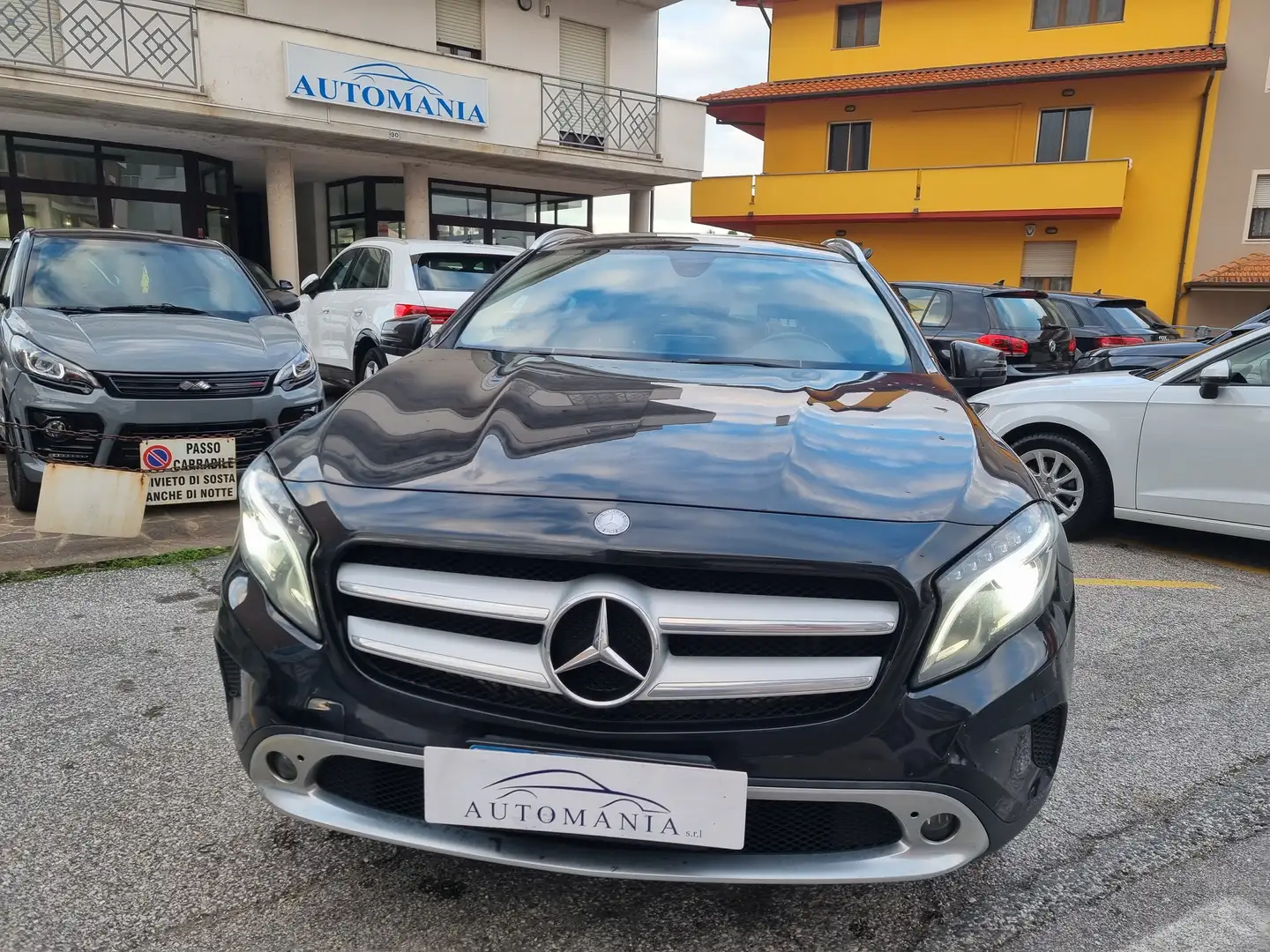 Mercedes-Benz GLA 200 d (cdi) Premium auto Tetto Ap. Pelle Totale Zwart - 2