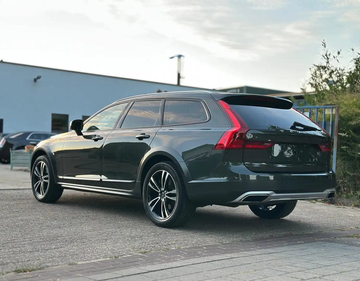 Volvo V90 Cross Country 2.0 T5 90th Anniversary Edition OrigNL Trekhaak Gris - 2