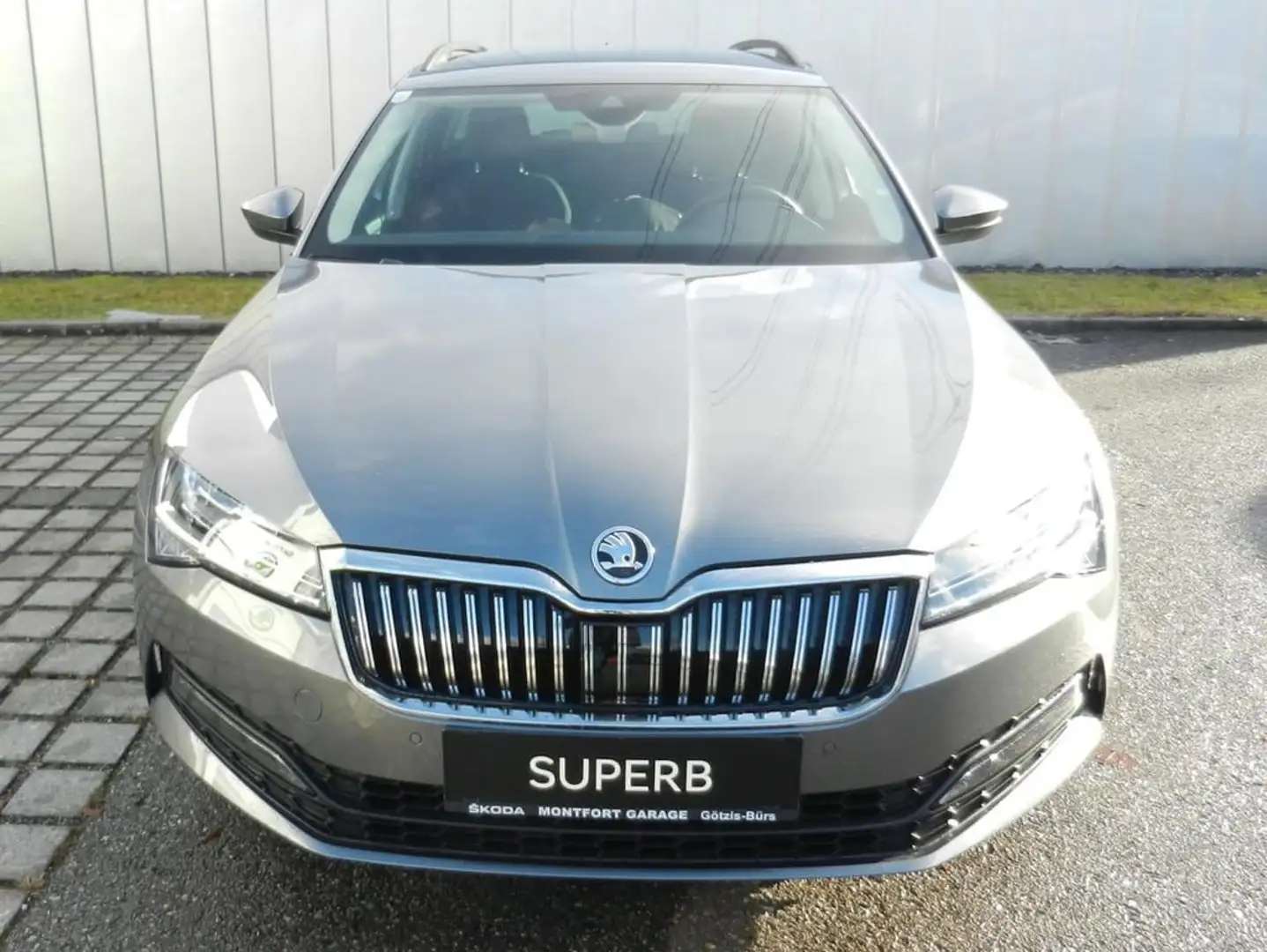 Skoda Superb Ambition TSI ACT DSG Grau - 2
