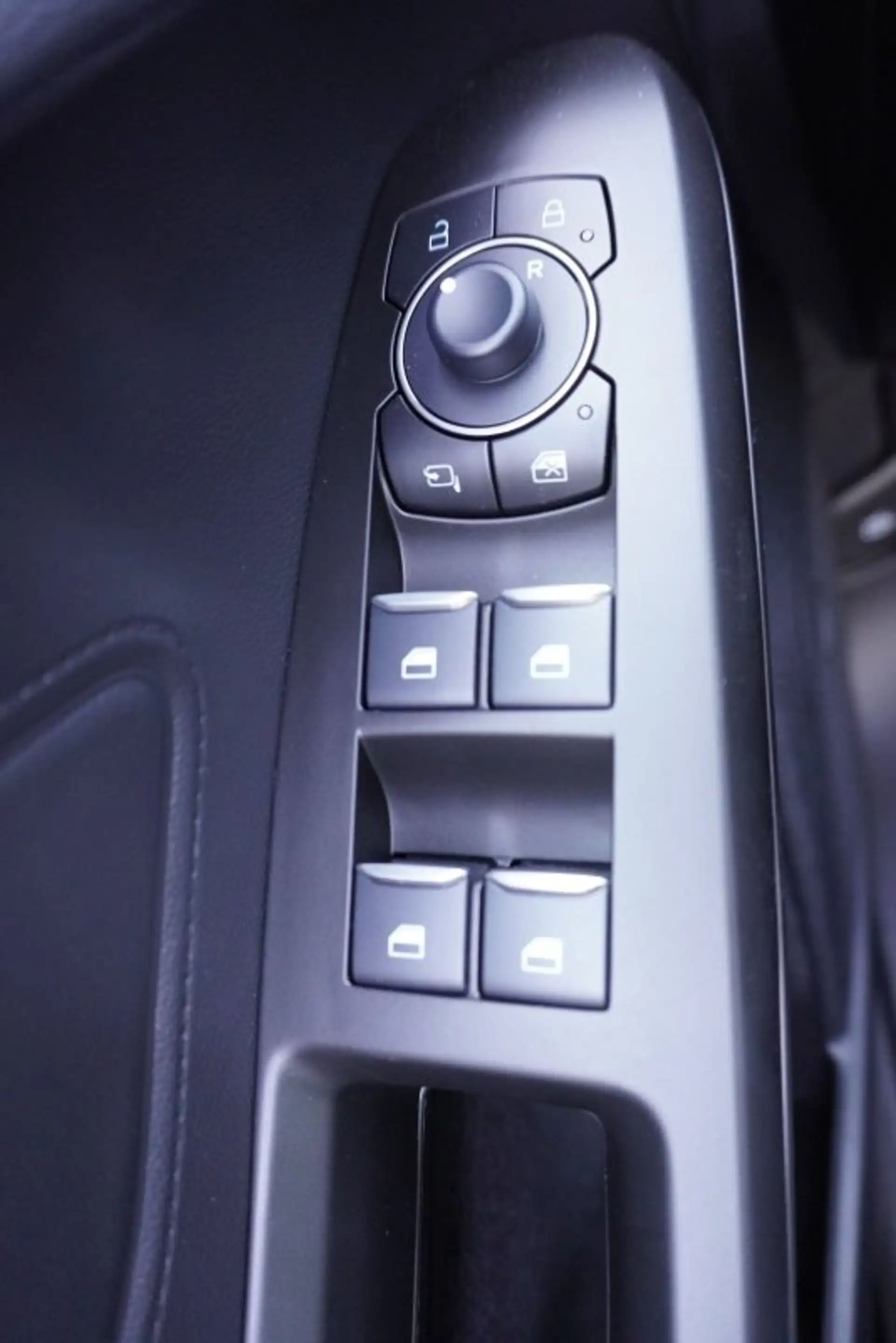 Ford Focus Active X 1,0 155PS aAHK/Navi/Kamera/Winterp. — photo 26