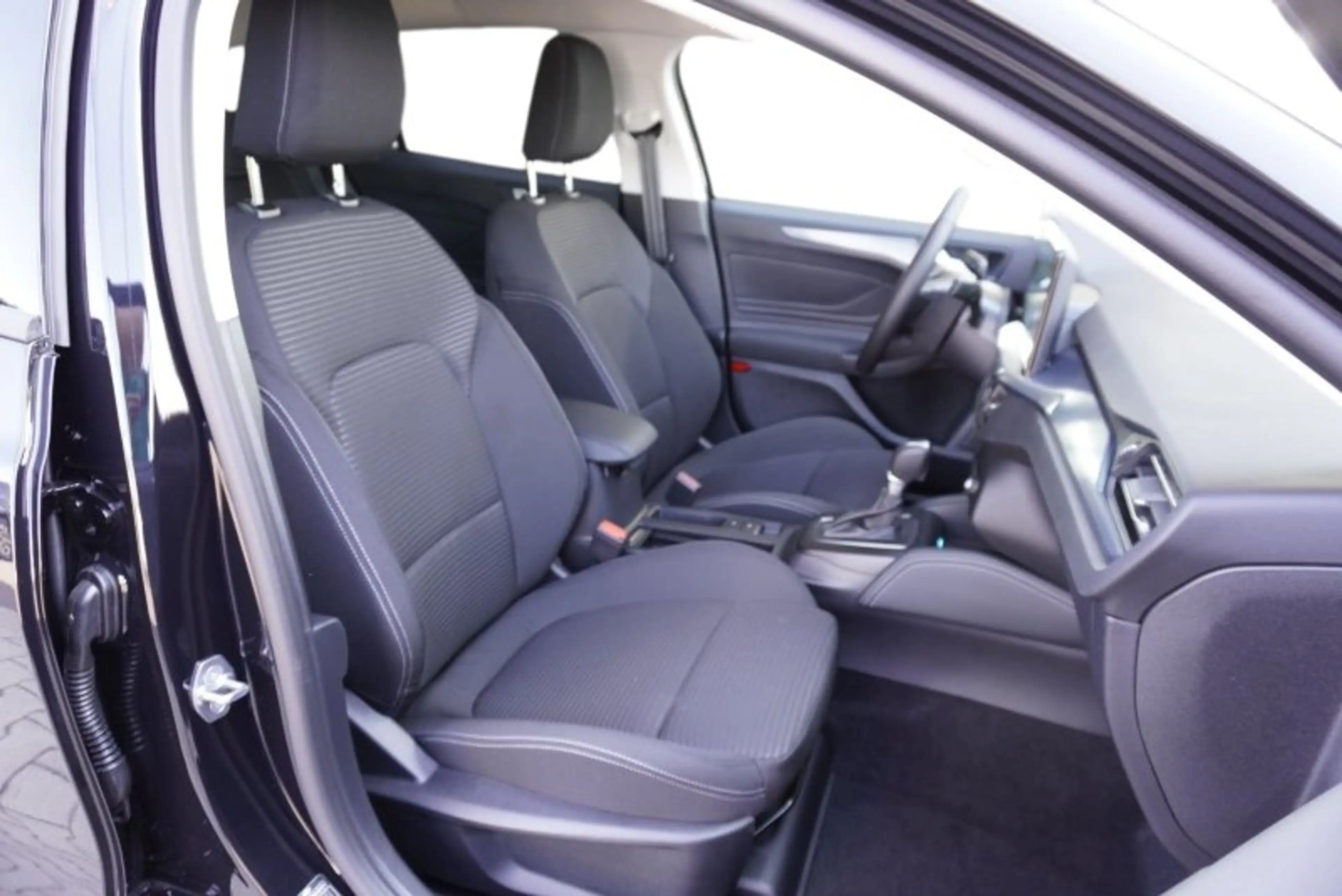 Ford Focus Active X 1,0 155PS aAHK/Navi/Kamera/Winterp. — photo 12