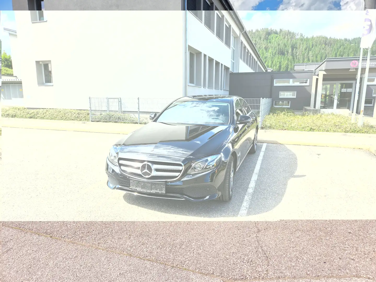 Mercedes-Benz E 220 E 220 d 4MATIC Austria Edition Avantgarde Aut. Schwarz - 1