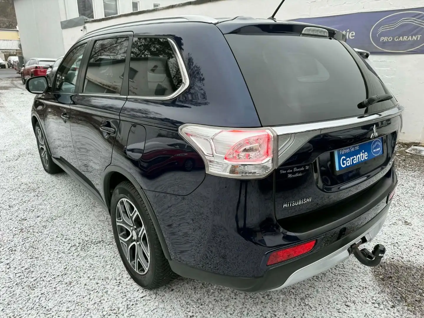 Mitsubishi Outlander 2.2 DI-D 4WD*7 Sitzer*AHK*Aut*Leder* Blau - 2
