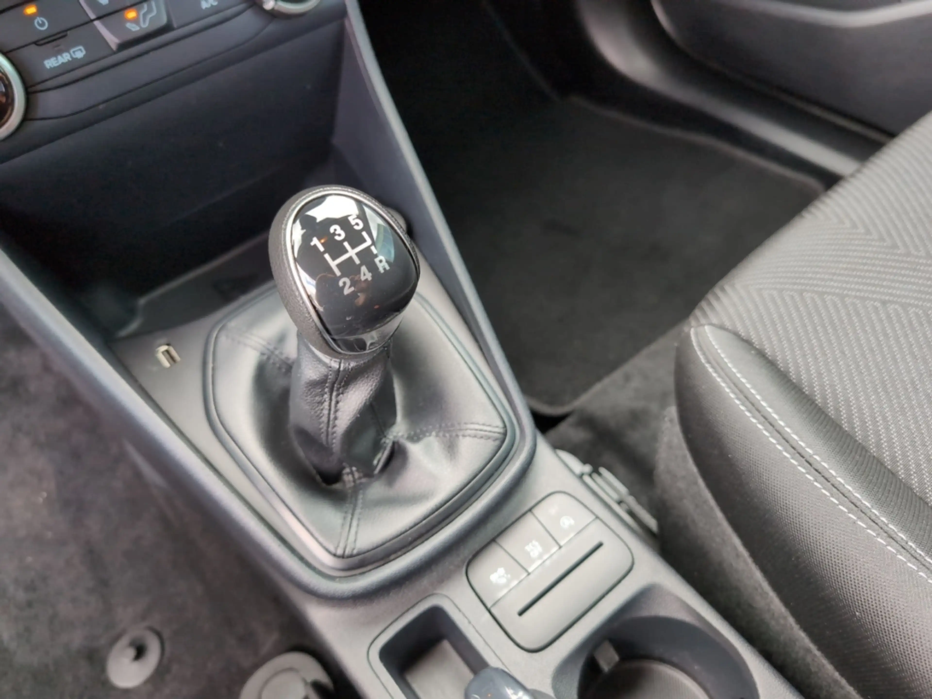 Ford Fiesta Cool & Connect LED Klima Park-Pilot hinten DAB Rad — photo 11