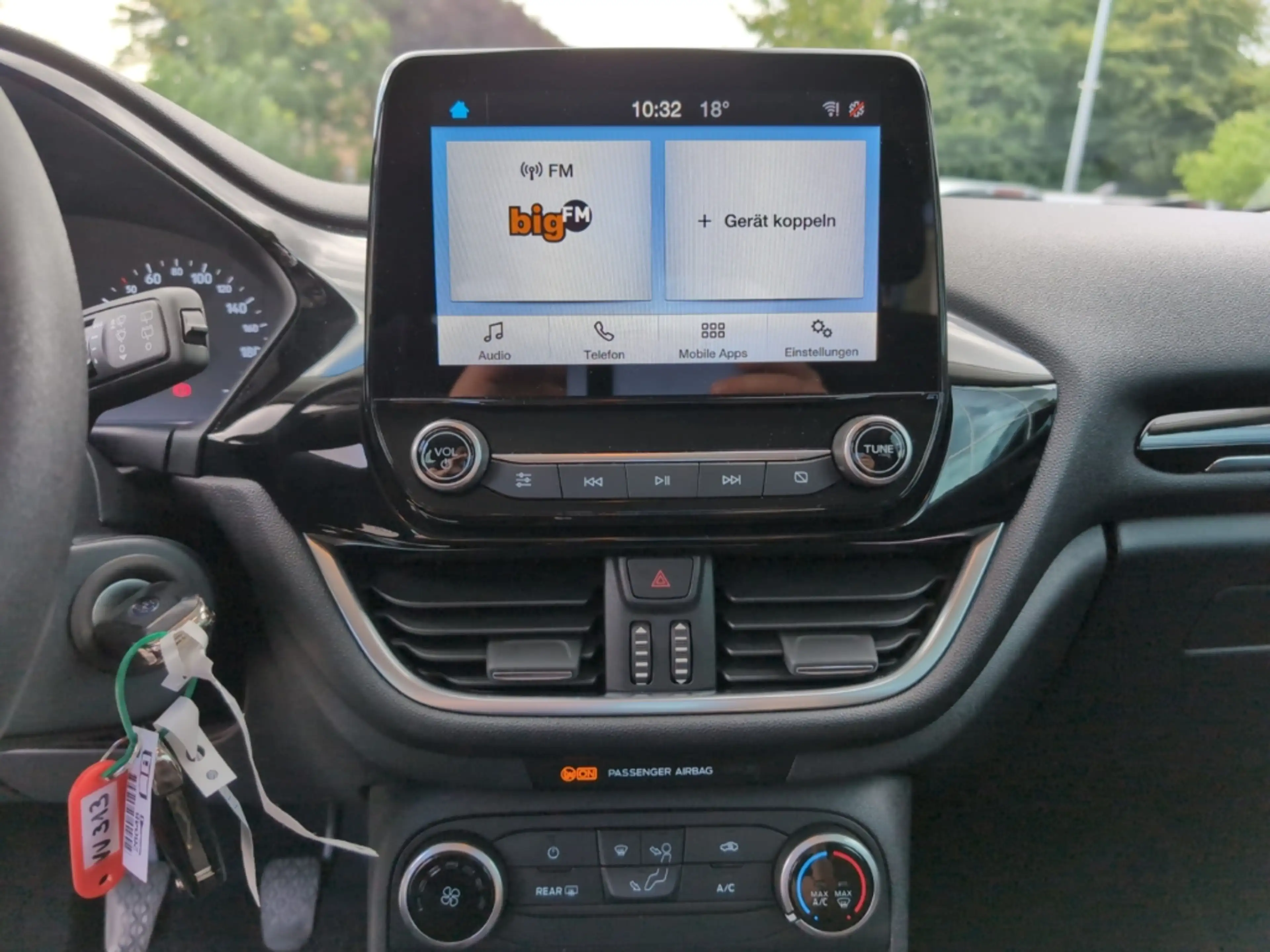 Ford Fiesta Cool & Connect LED Klima Park-Pilot hinten DAB Rad — photo 8