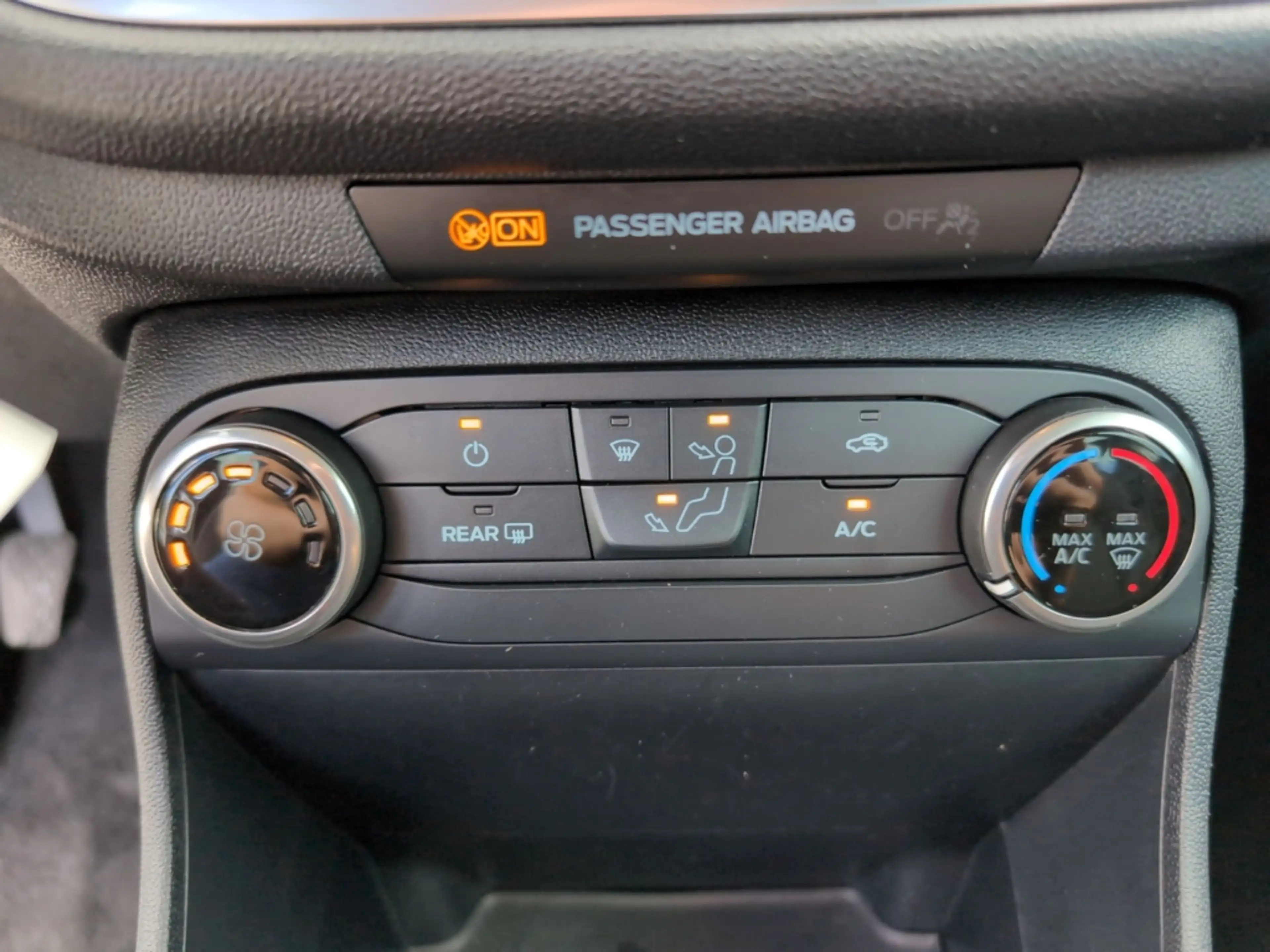 Ford Fiesta Cool & Connect LED Klima Park-Pilot hinten DAB Rad — photo 10