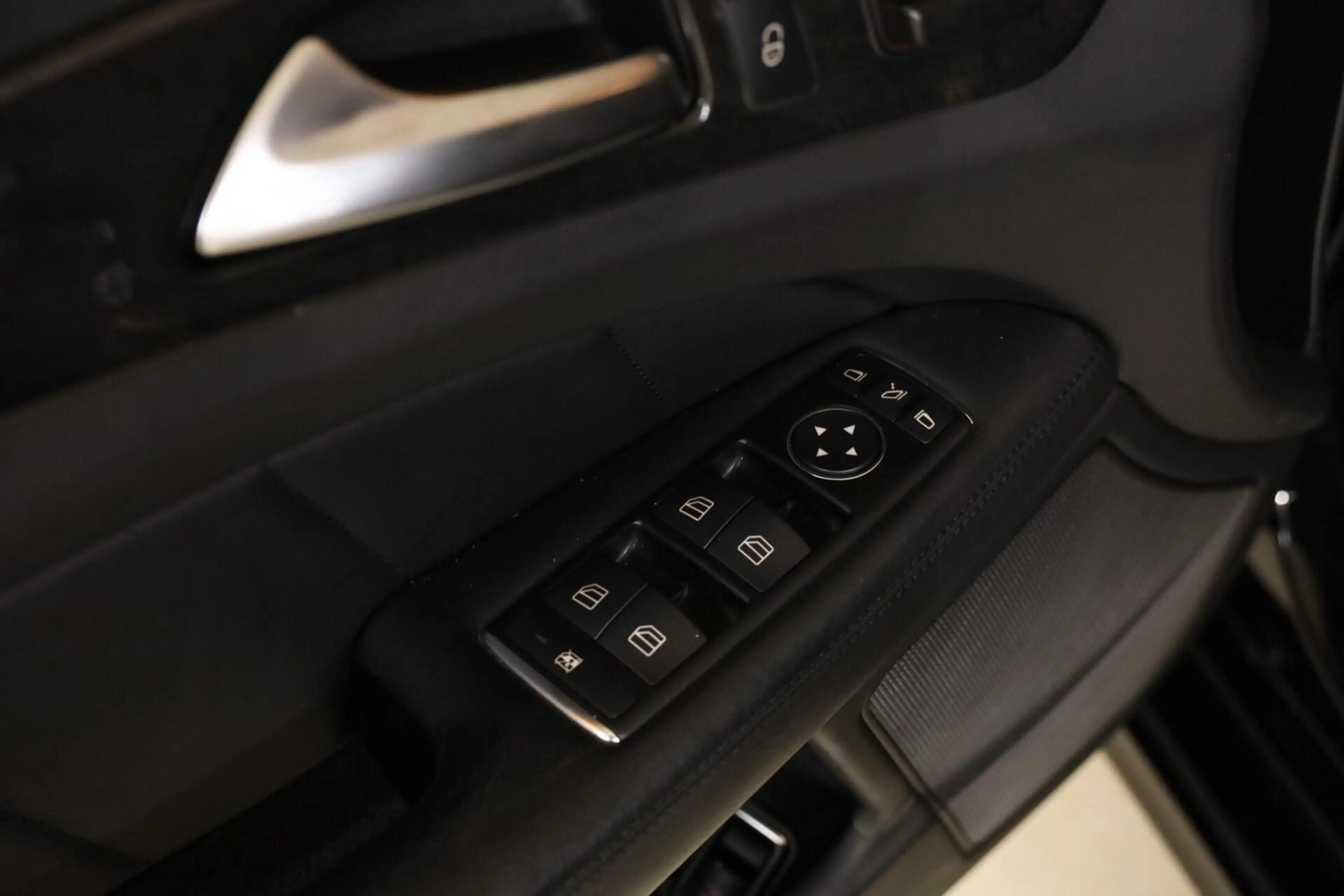 Mercedes-Benz CLS 63 AMG — photo 41