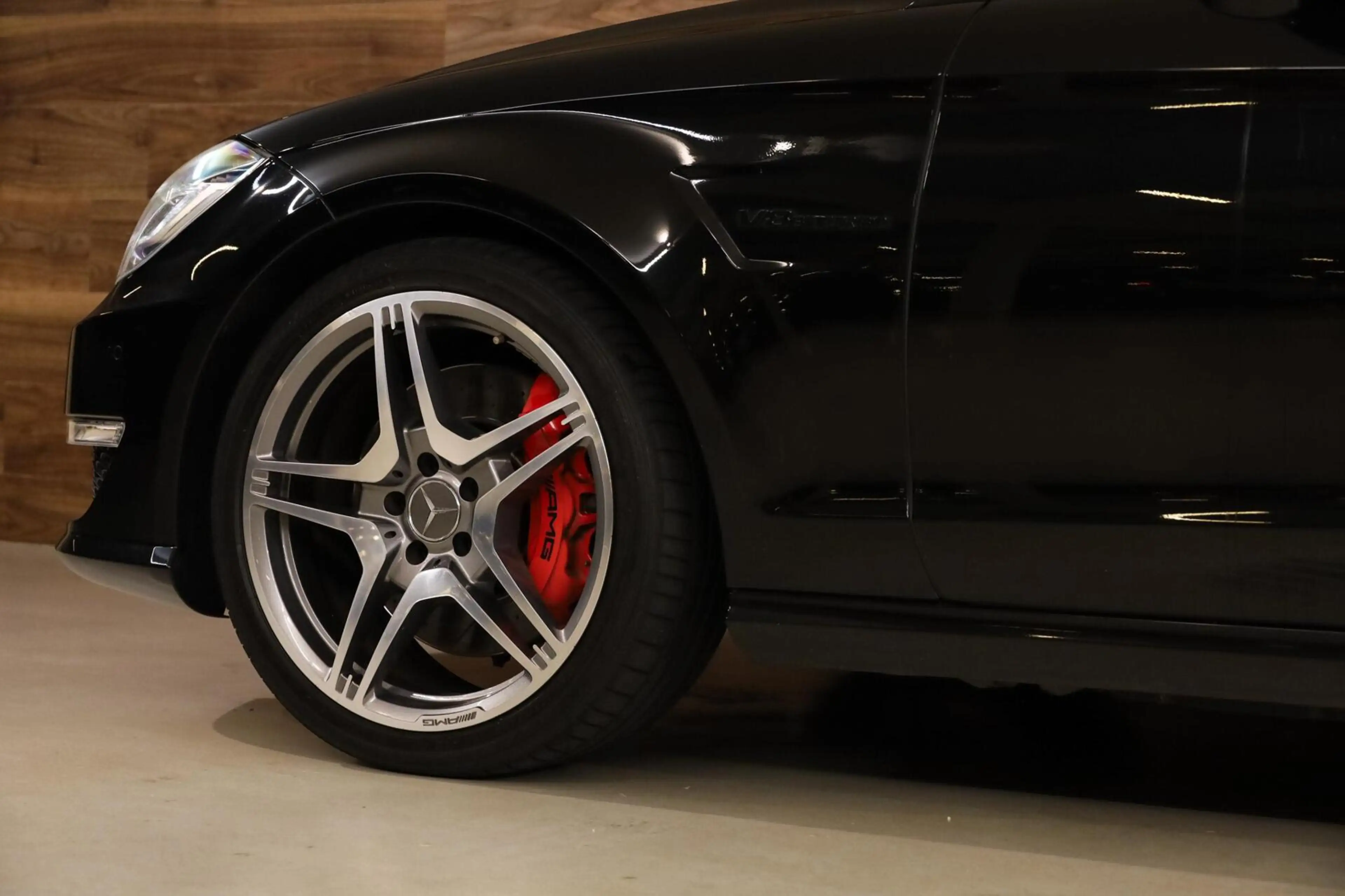 Mercedes-Benz CLS 63 AMG — photo 25