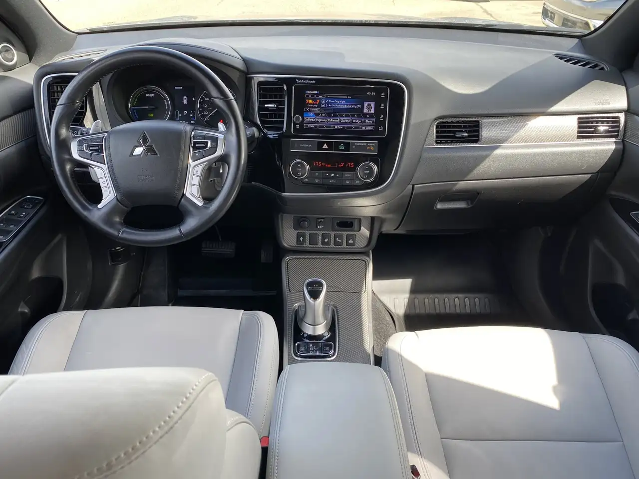 Mitsubishi Outlander снимка Mitsubishi Outlander