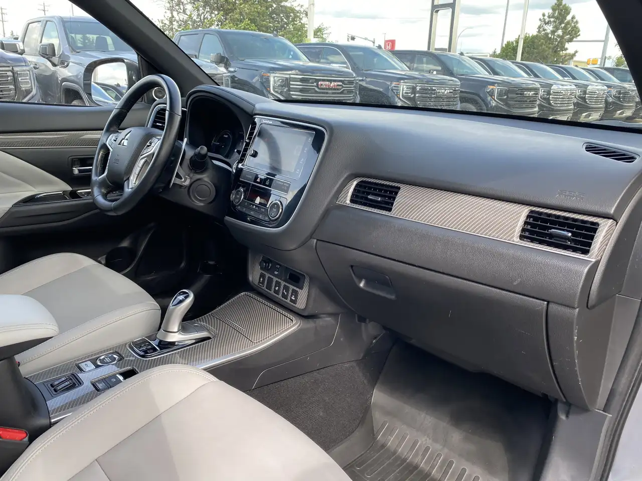 Mitsubishi Outlander снимка Mitsubishi Outlander