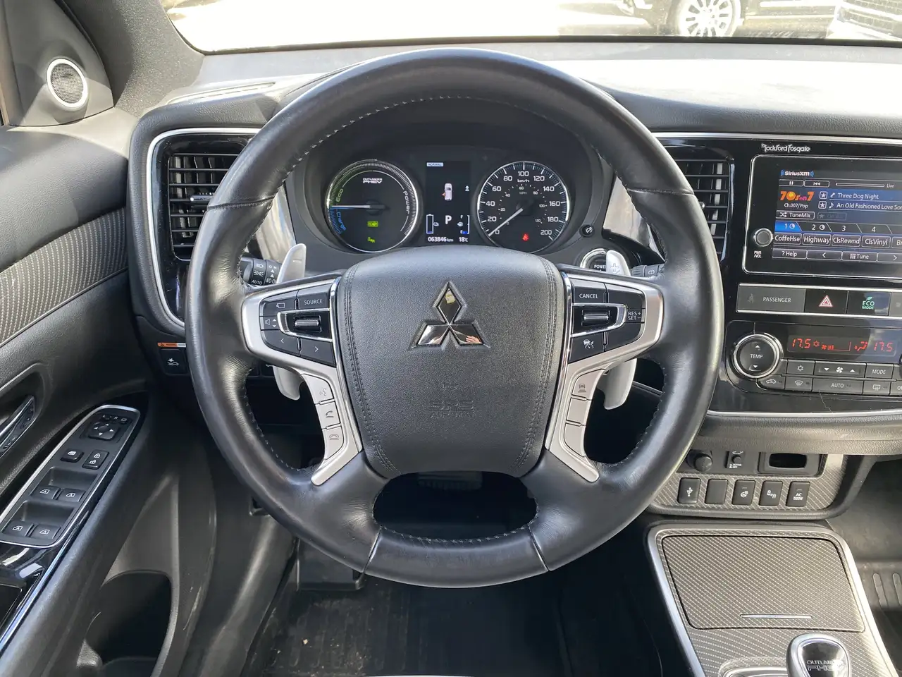 Mitsubishi Outlander снимка Mitsubishi Outlander