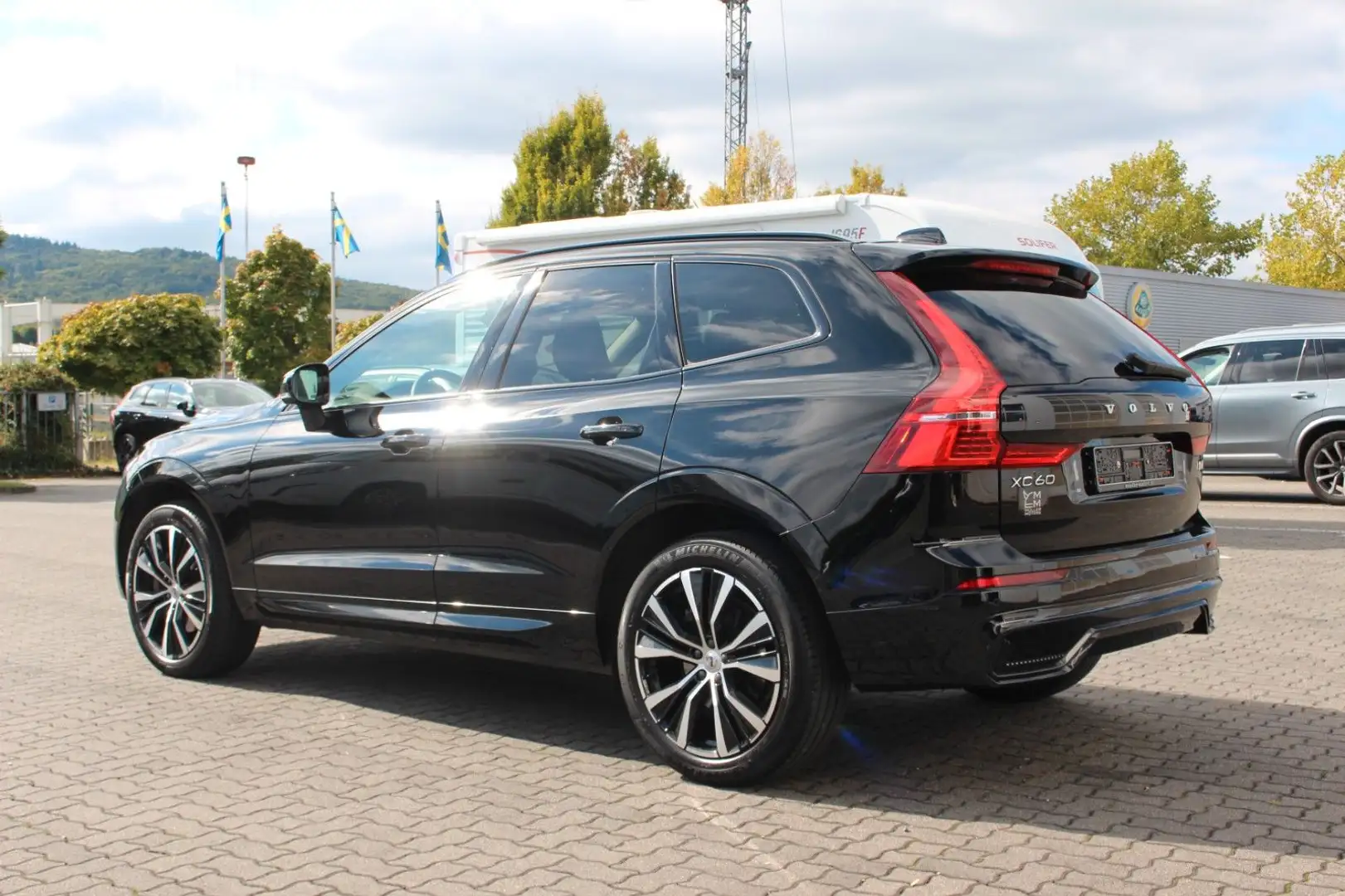 Volvo XC60 B4 Diesel Ultimate Dark +HUD+h/k+Standheiz+ Чёрный - 2