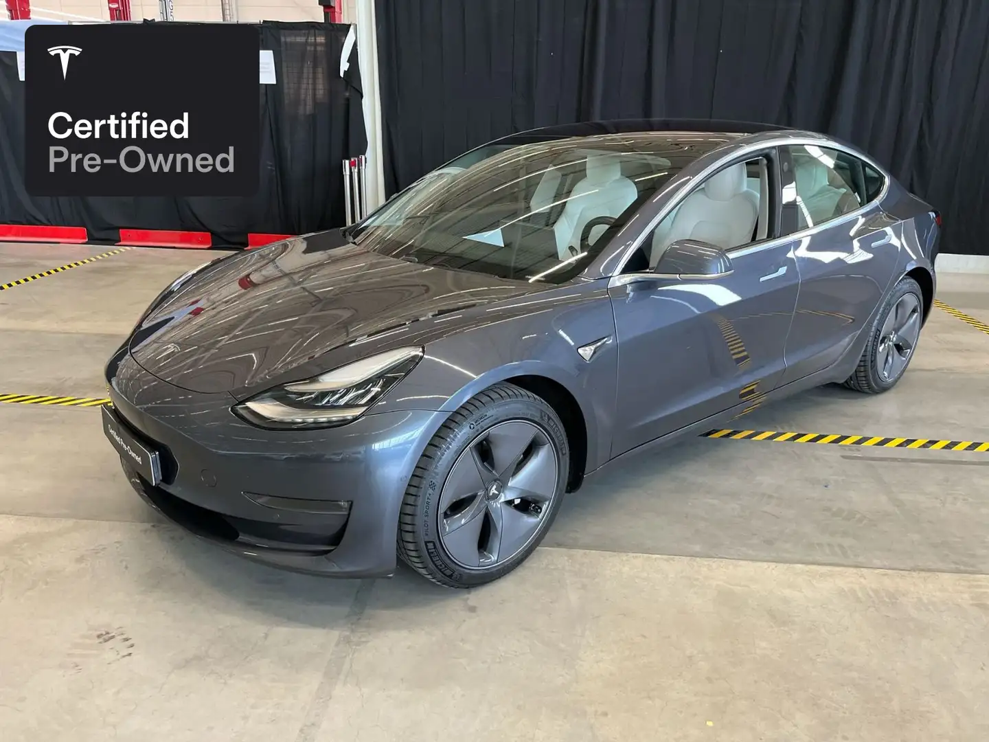 Tesla Model 3 Long Range AWD “Certified Pre-Owned” Stříbrná - 1