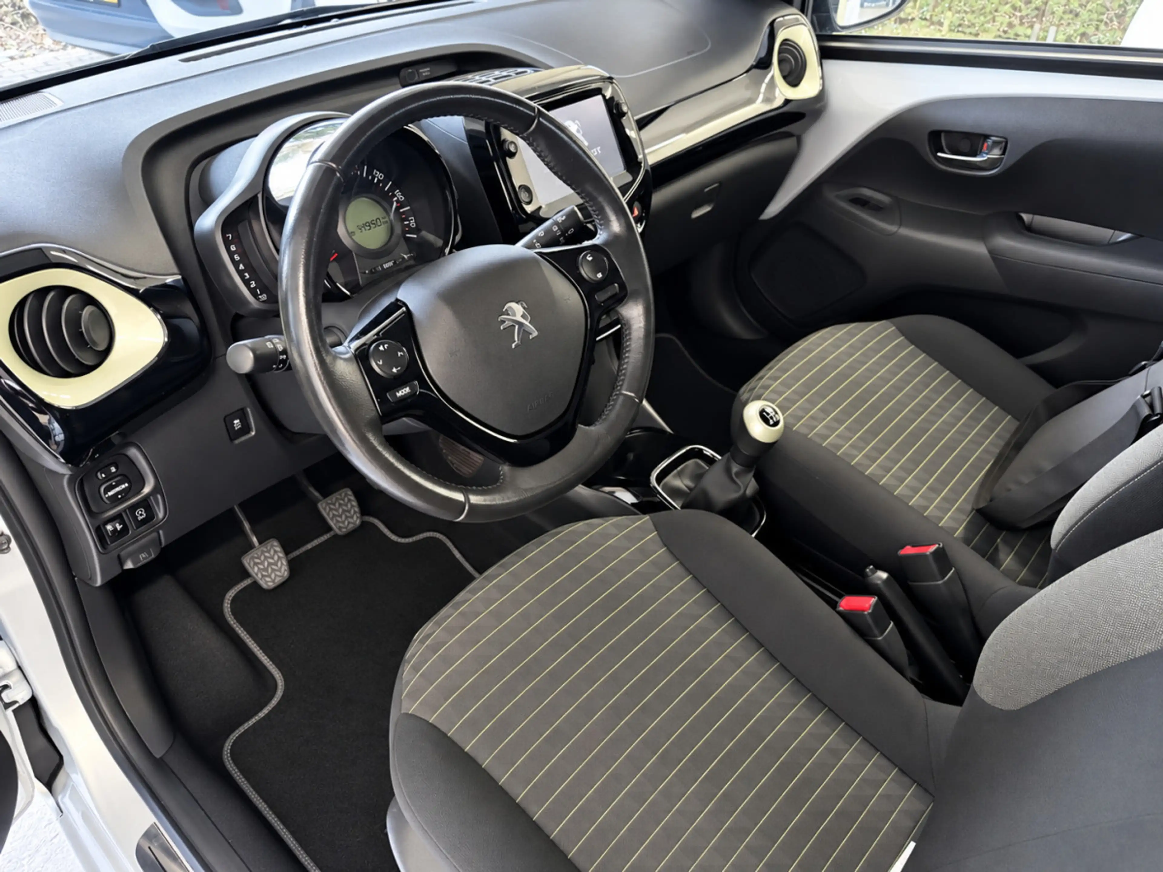 Peugeot 108 1.0 VTI Allure Top Camera Carplay — photo 5