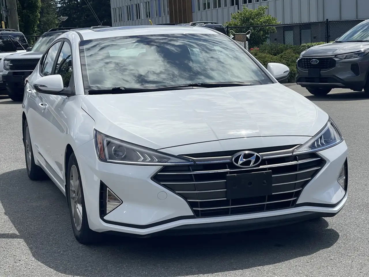 Hyundai ELANTRA photo Hyundai ELANTRA