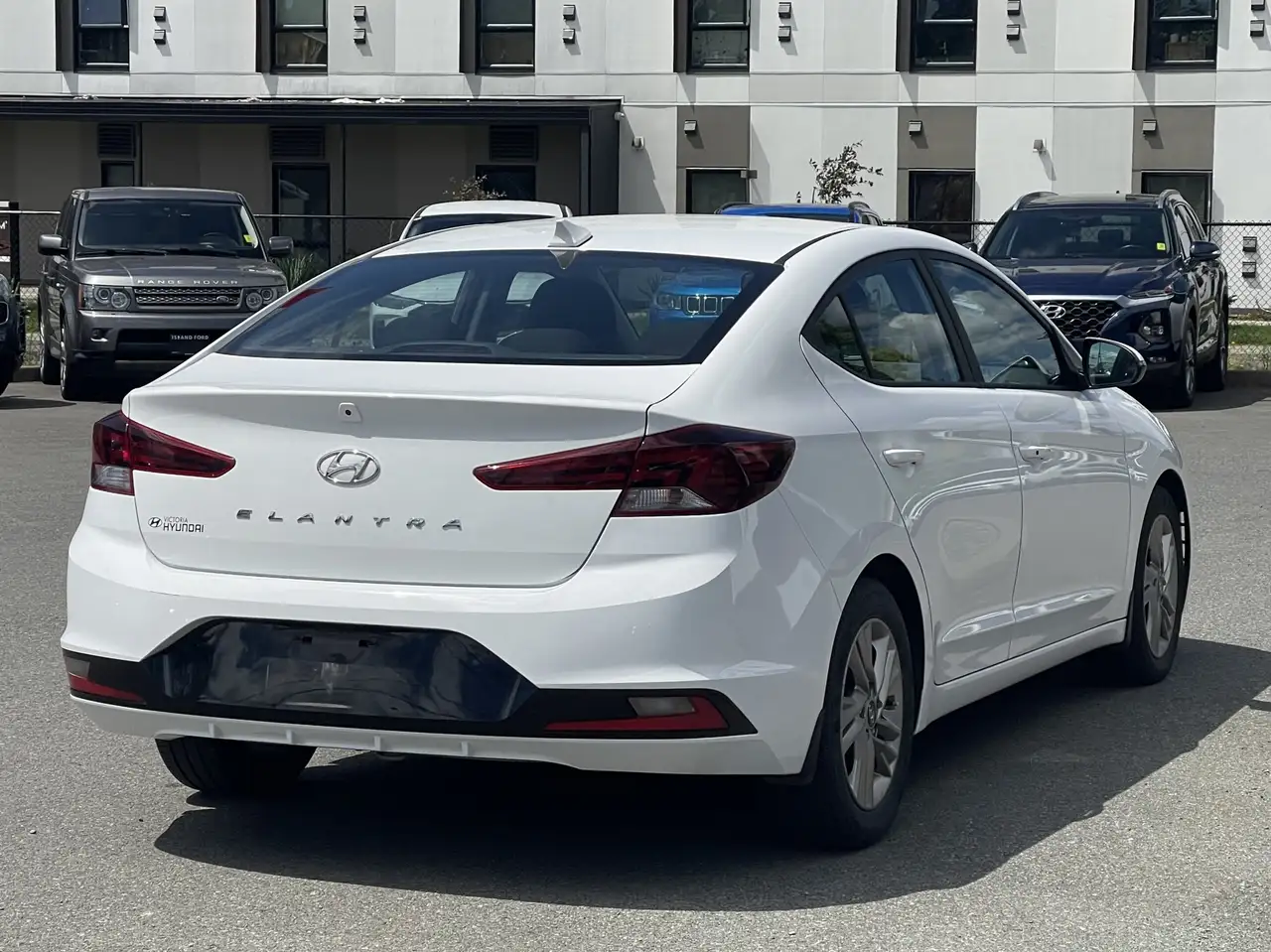 Hyundai ELANTRA photo Hyundai ELANTRA